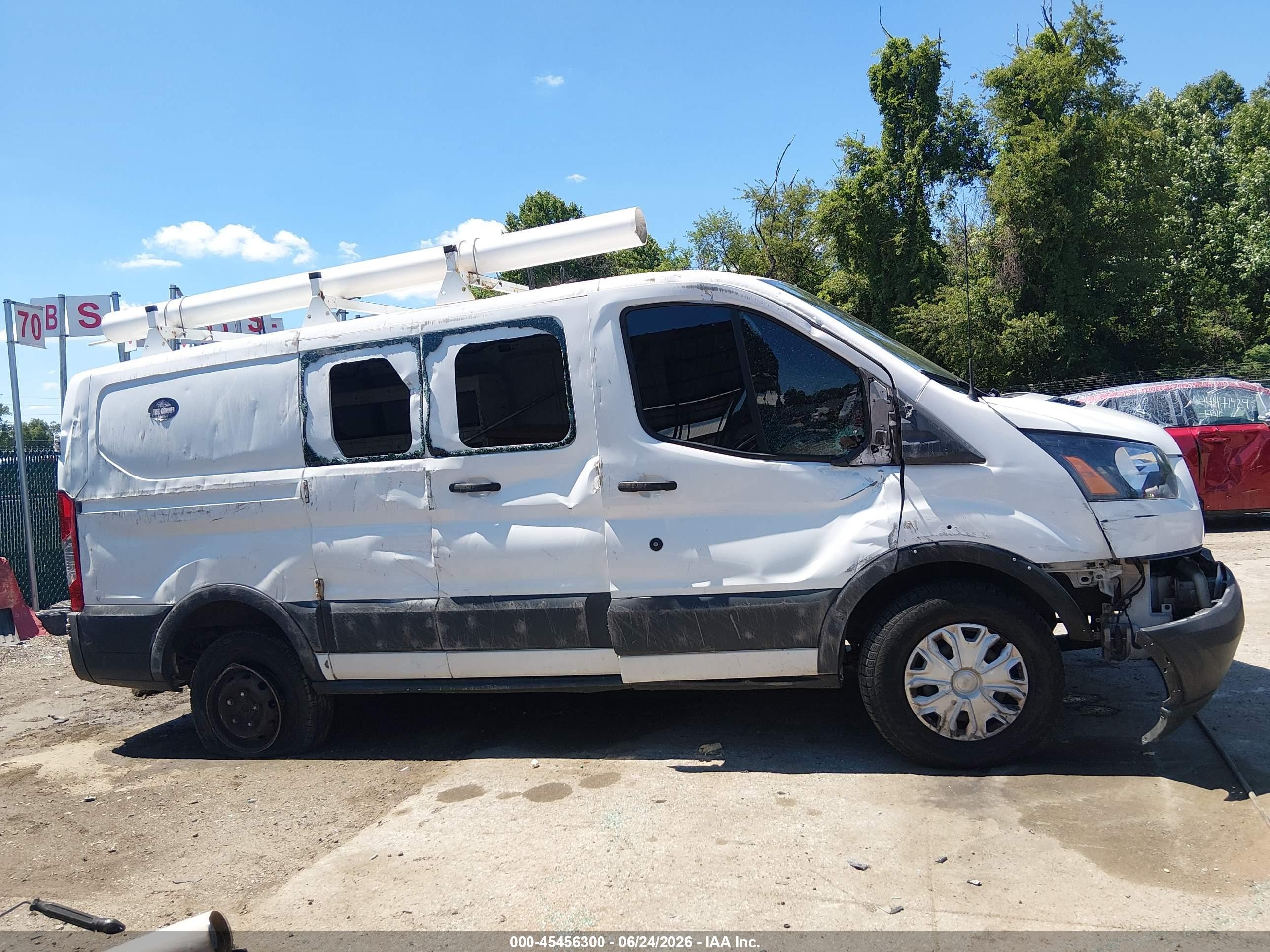 2015 Ford Transit-250   White vin: 1FTNR1ZM6FKB03332