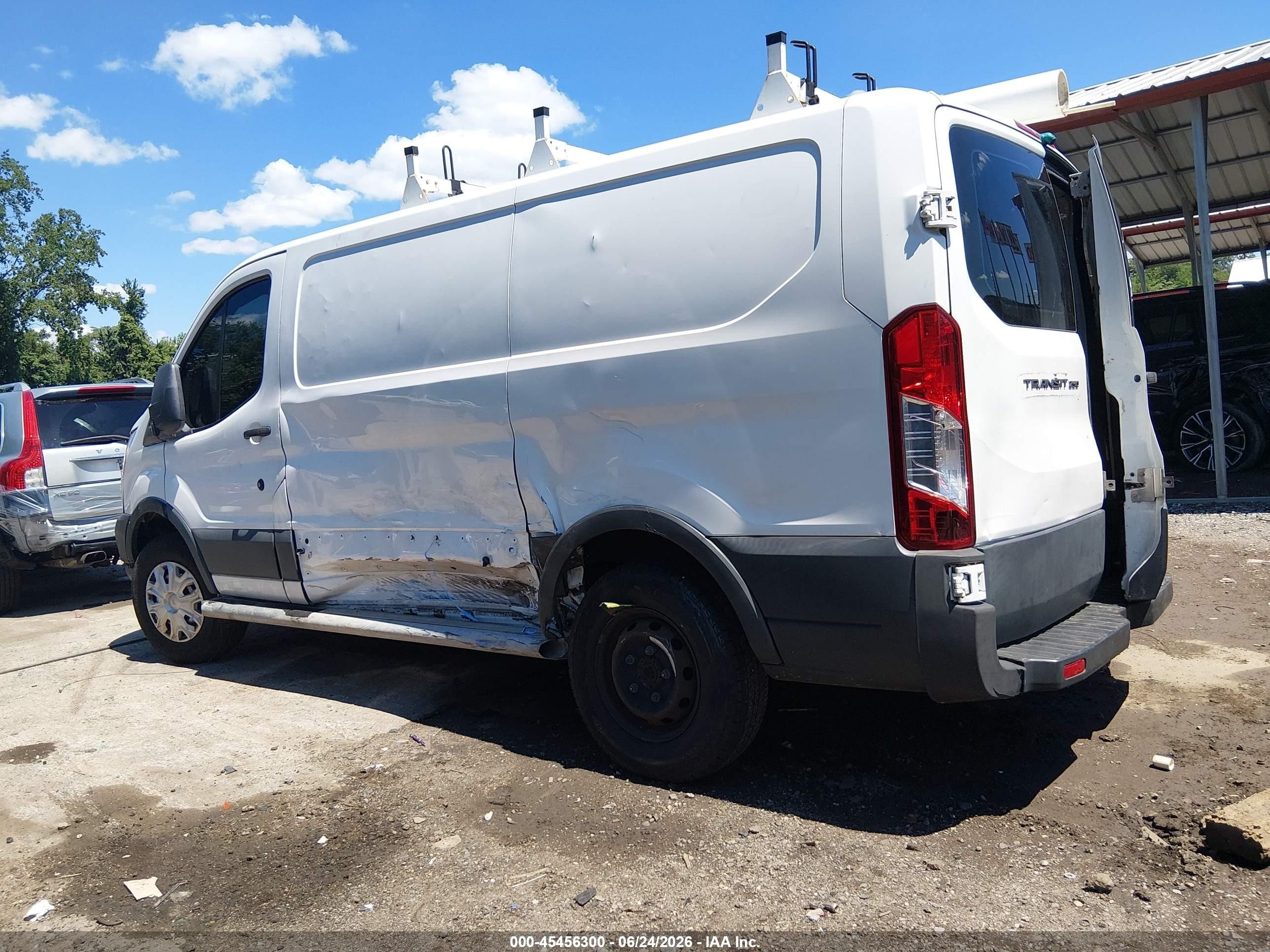 2015 Ford Transit-250   White vin: 1FTNR1ZM6FKB03332