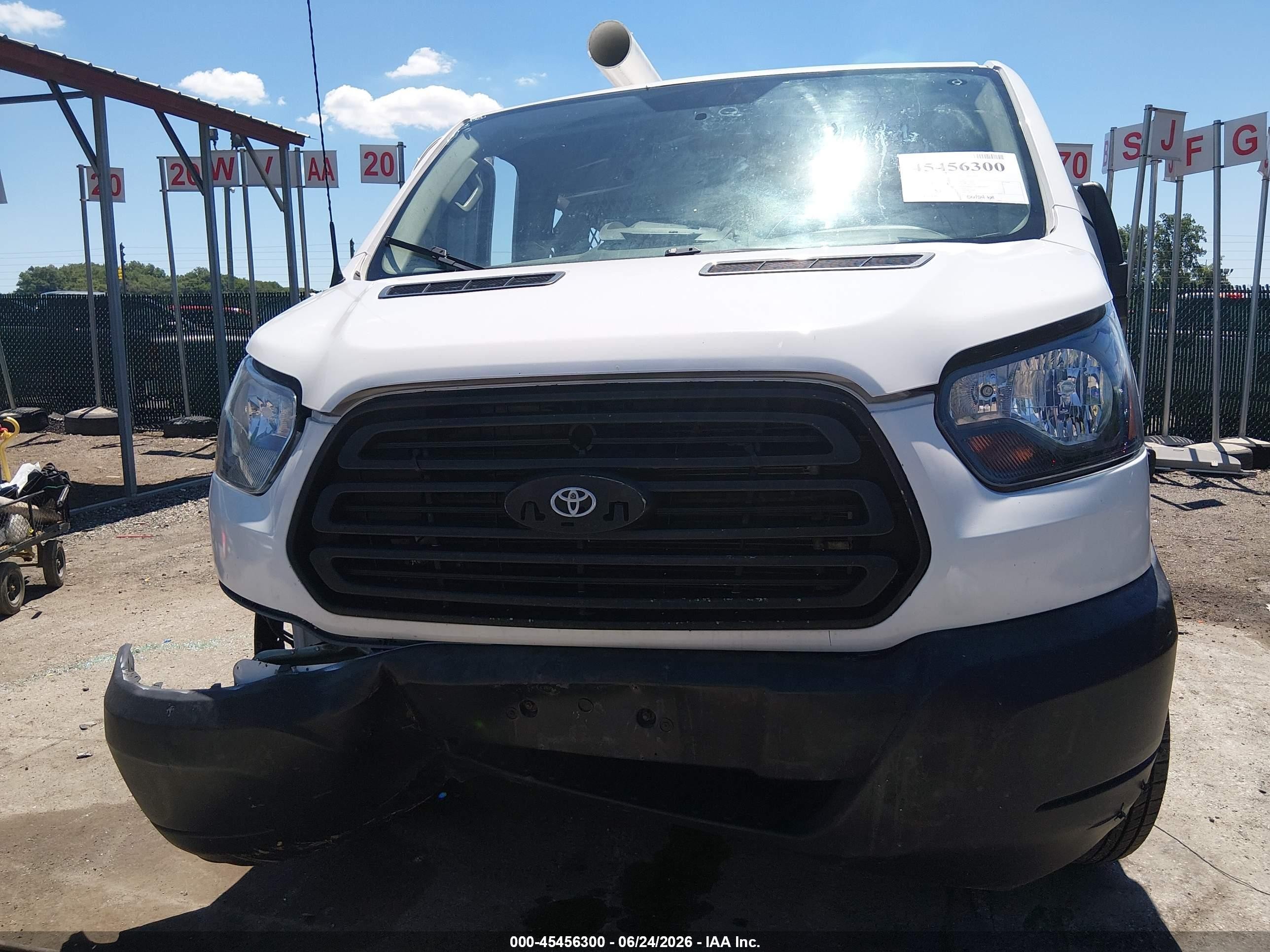 2015 Ford Transit-250   White vin: 1FTNR1ZM6FKB03332