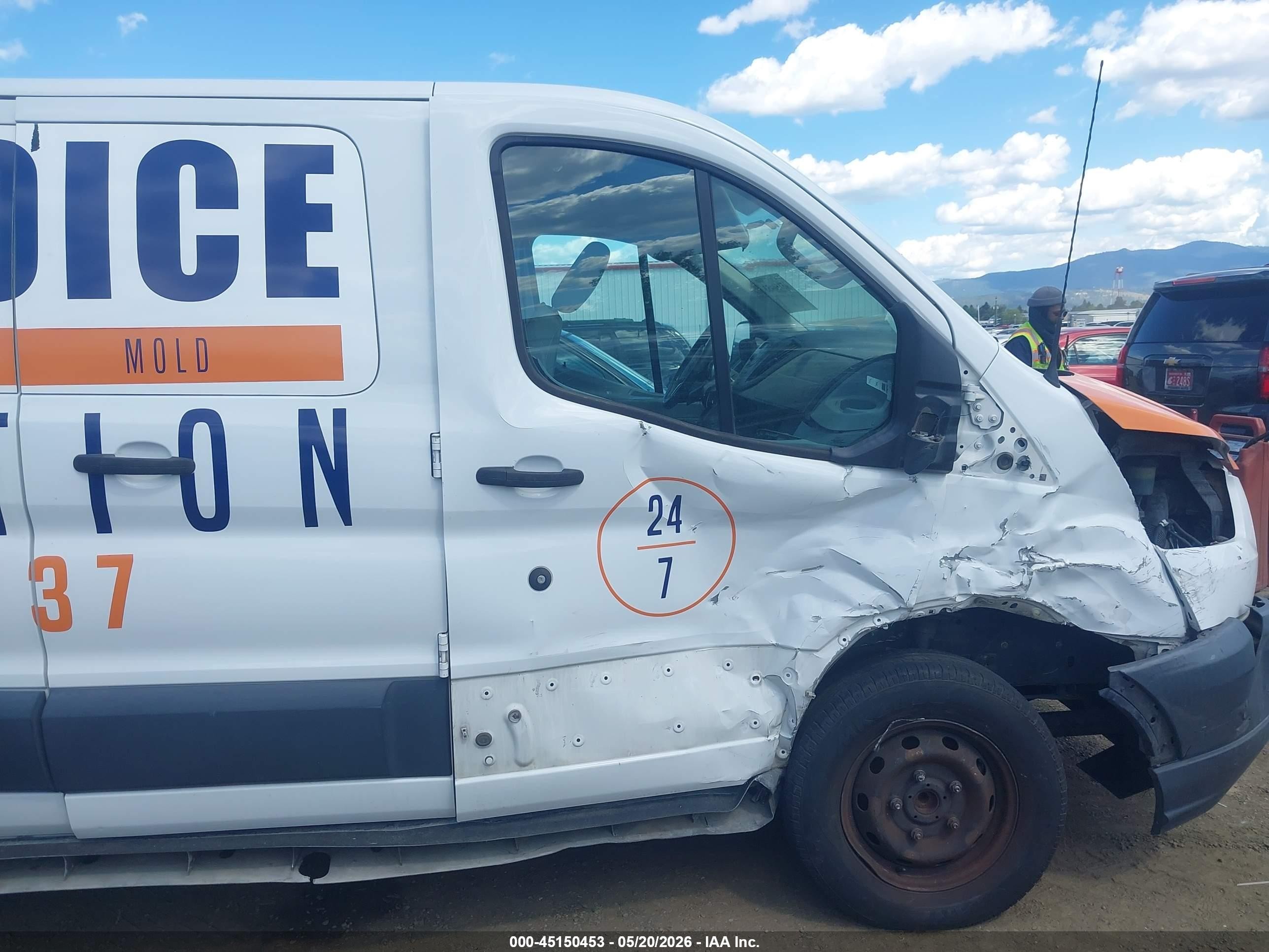 2015 Ford Transit-250   White vin: 1FTNR1ZM8FKA33865