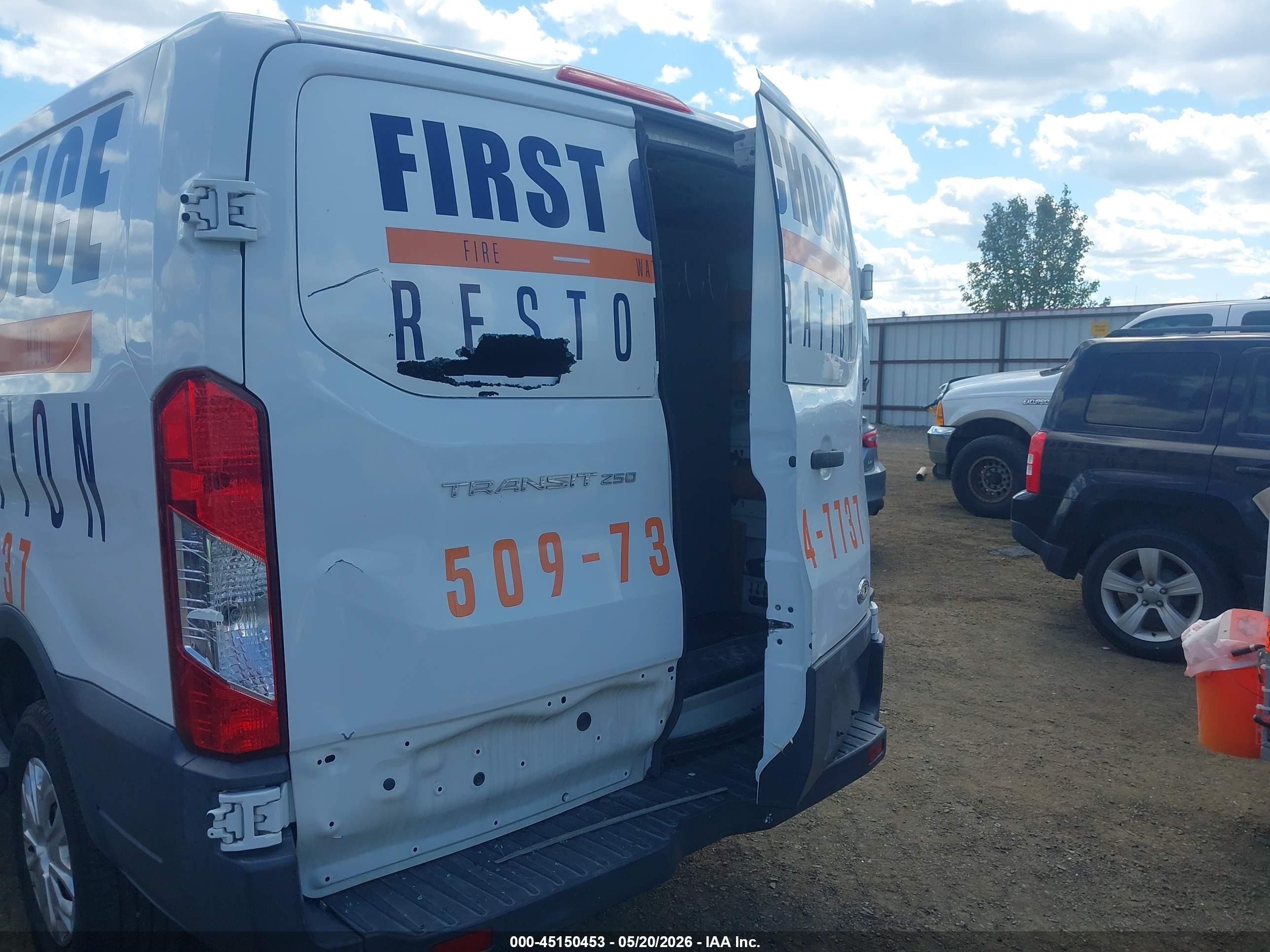 2015 Ford Transit-250   White vin: 1FTNR1ZM8FKA33865