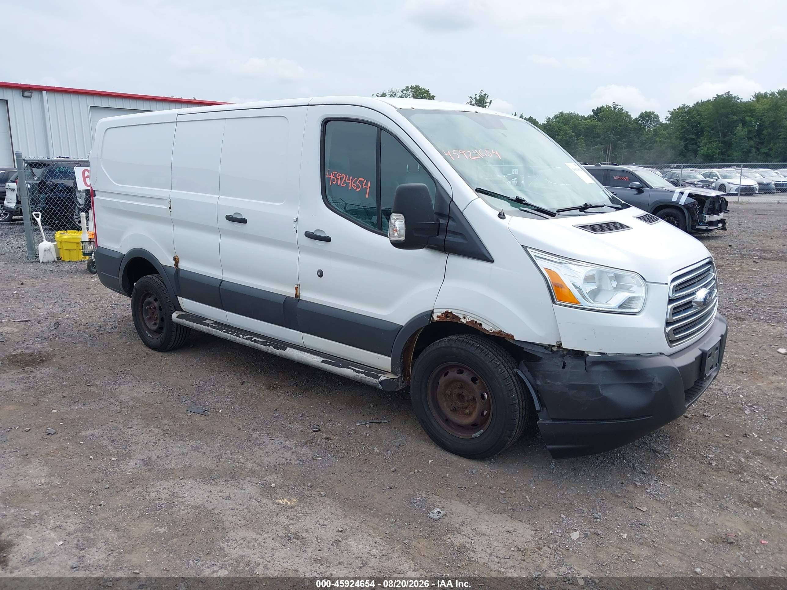 2015 Ford Transit-250   White vin: 1FTNR1ZM9FKA55843
