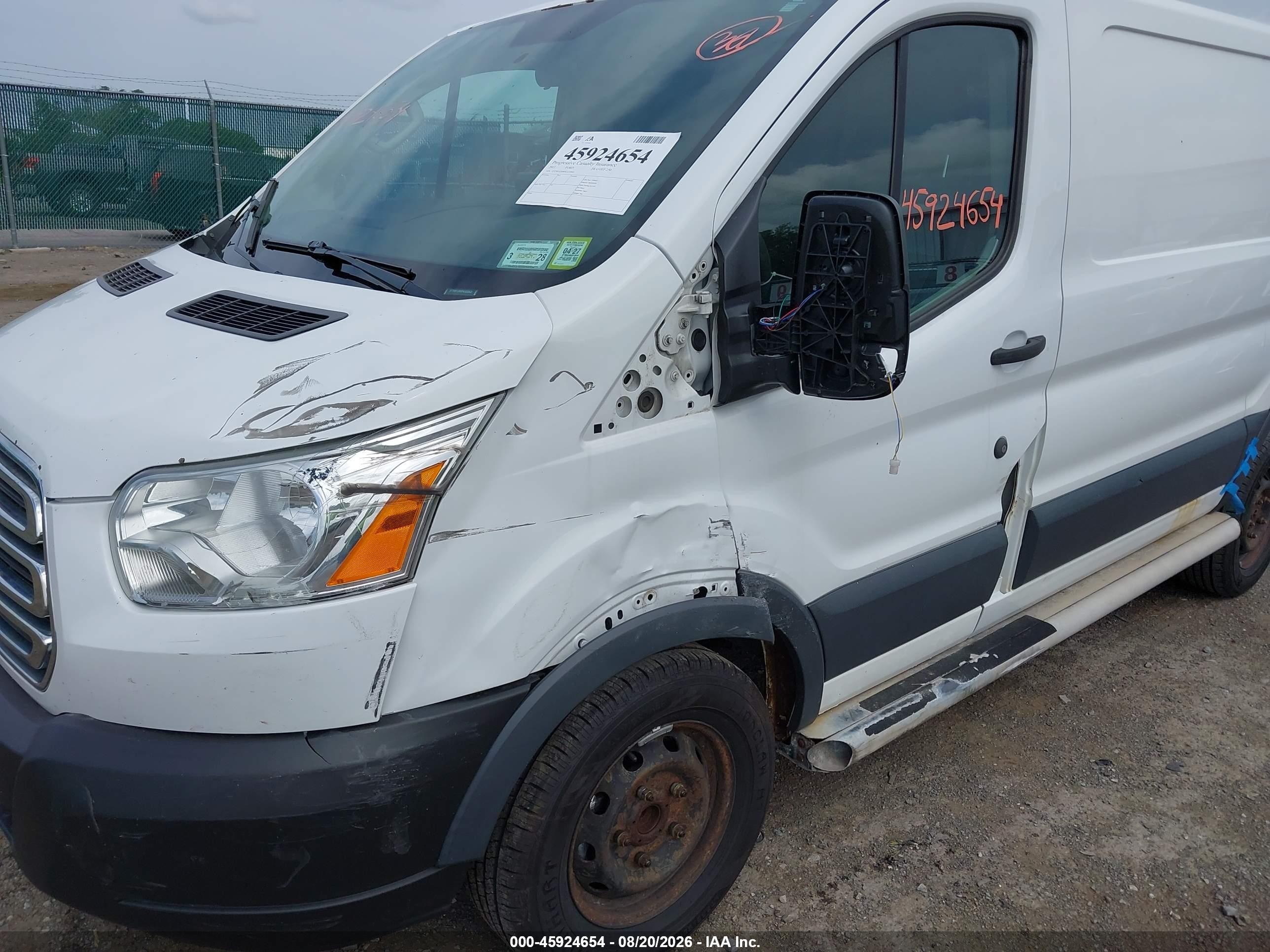 2015 Ford Transit-250   White vin: 1FTNR1ZM9FKA55843