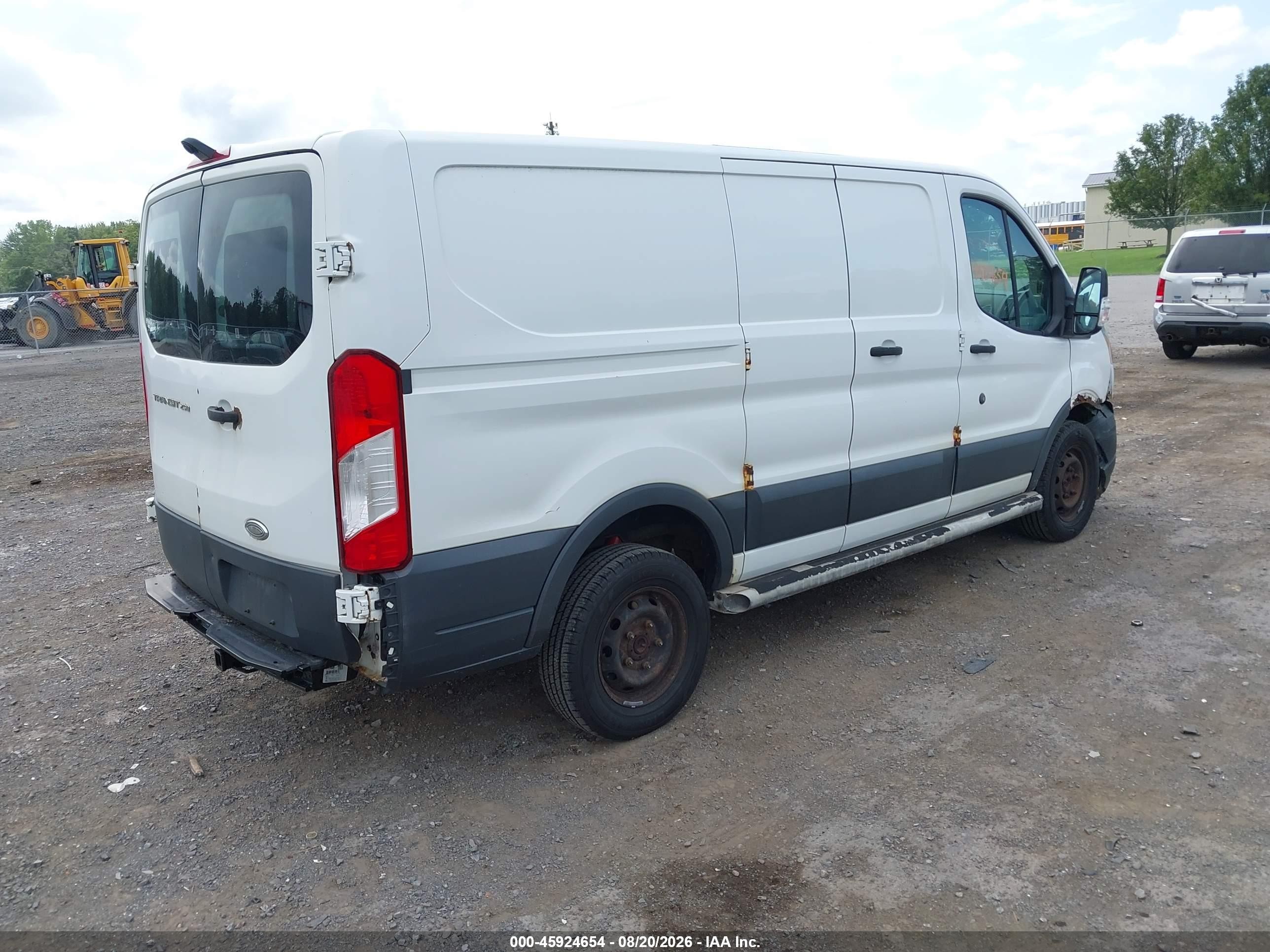 2015 Ford Transit-250   White vin: 1FTNR1ZM9FKA55843