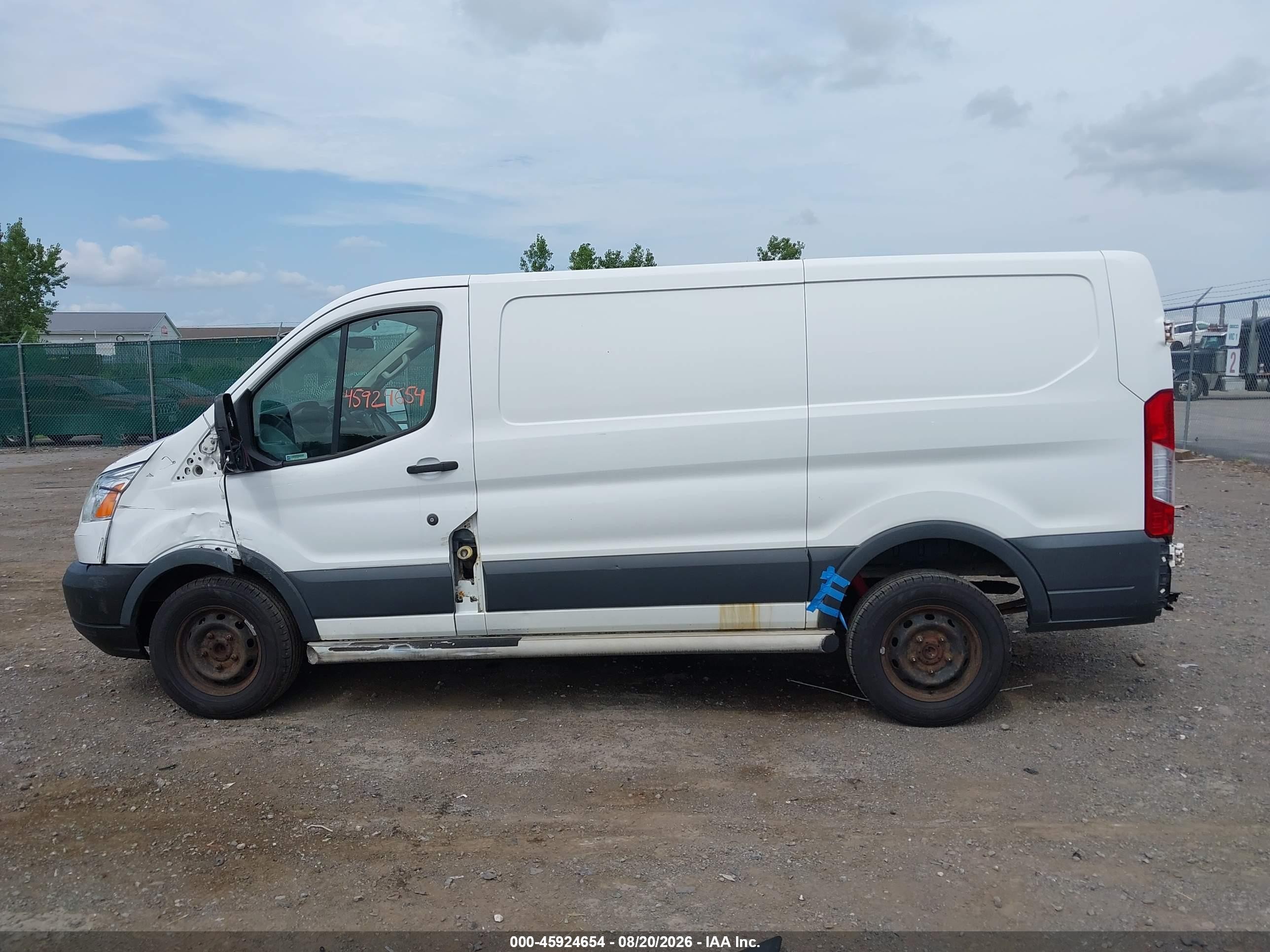 2015 Ford Transit-250   White vin: 1FTNR1ZM9FKA55843