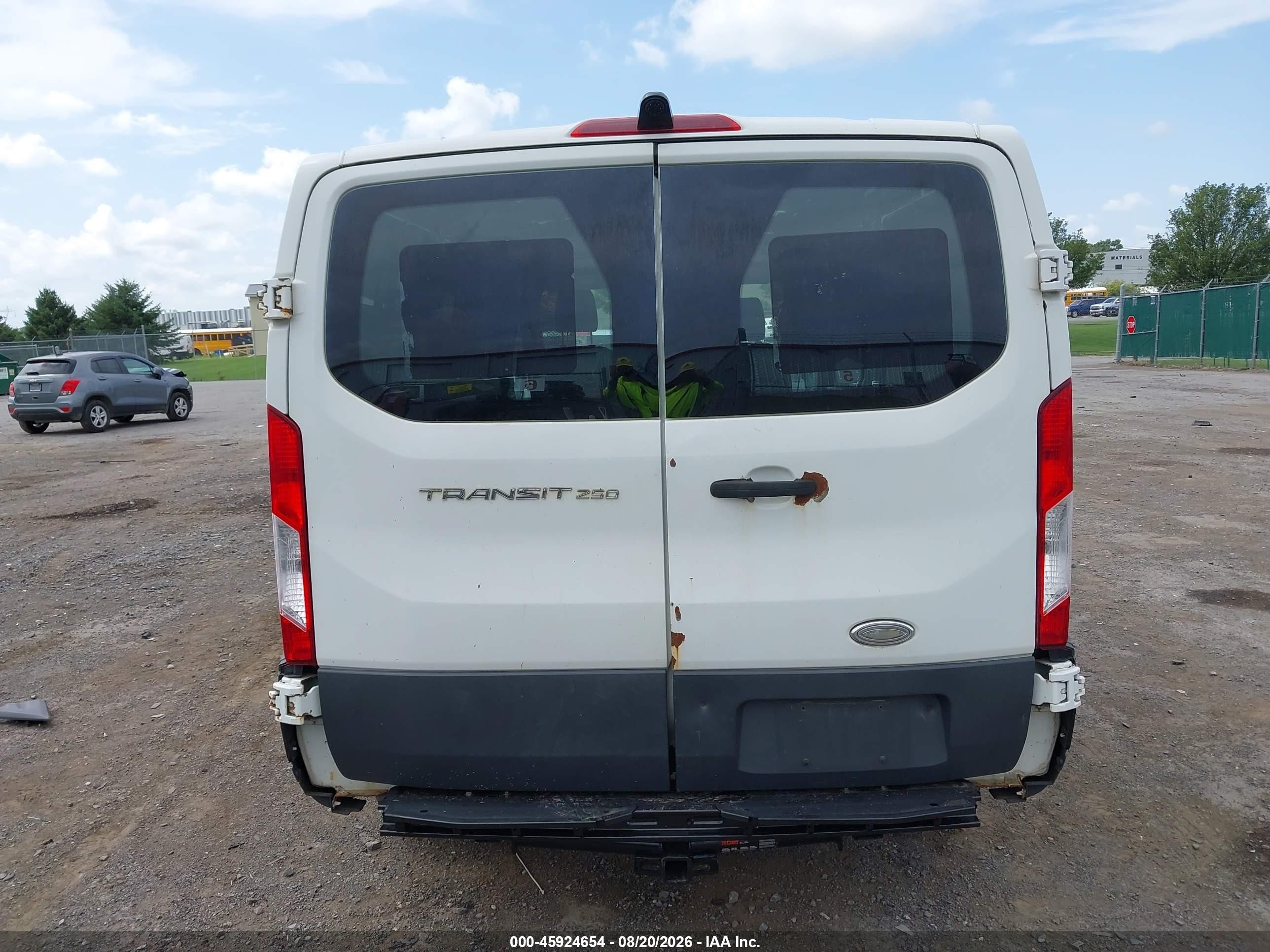 2015 Ford Transit-250   White vin: 1FTNR1ZM9FKA55843