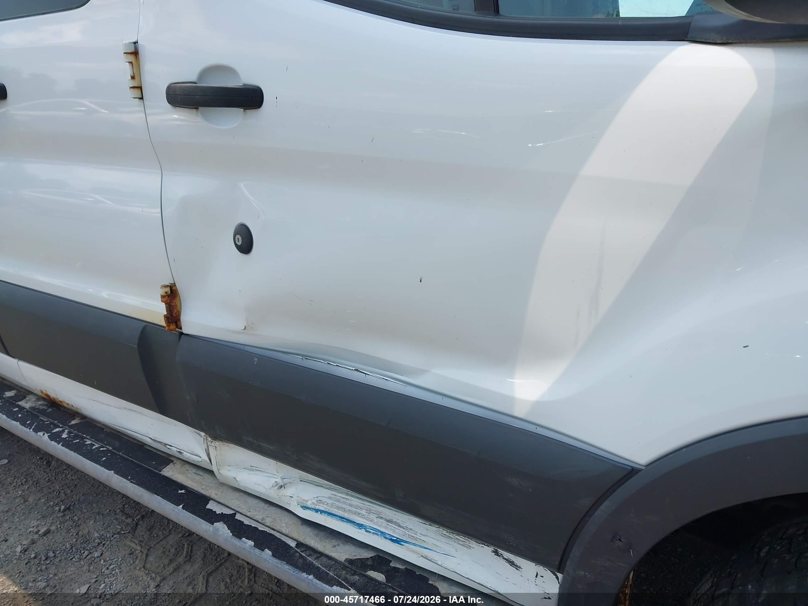 2015 Ford Transit-250   White vin: 1FTNR1ZM9FKA60623