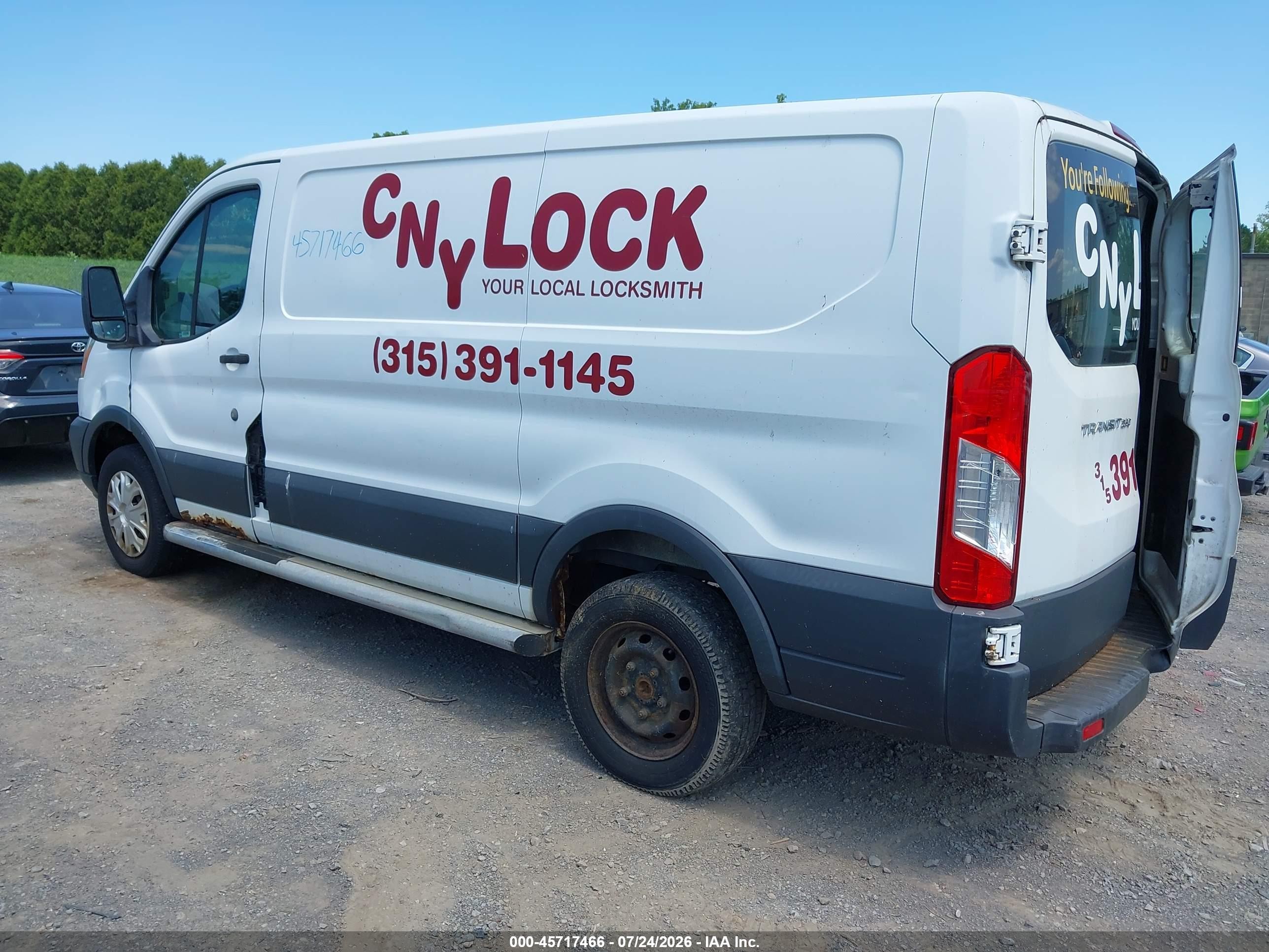 2015 Ford Transit-250   White vin: 1FTNR1ZM9FKA60623