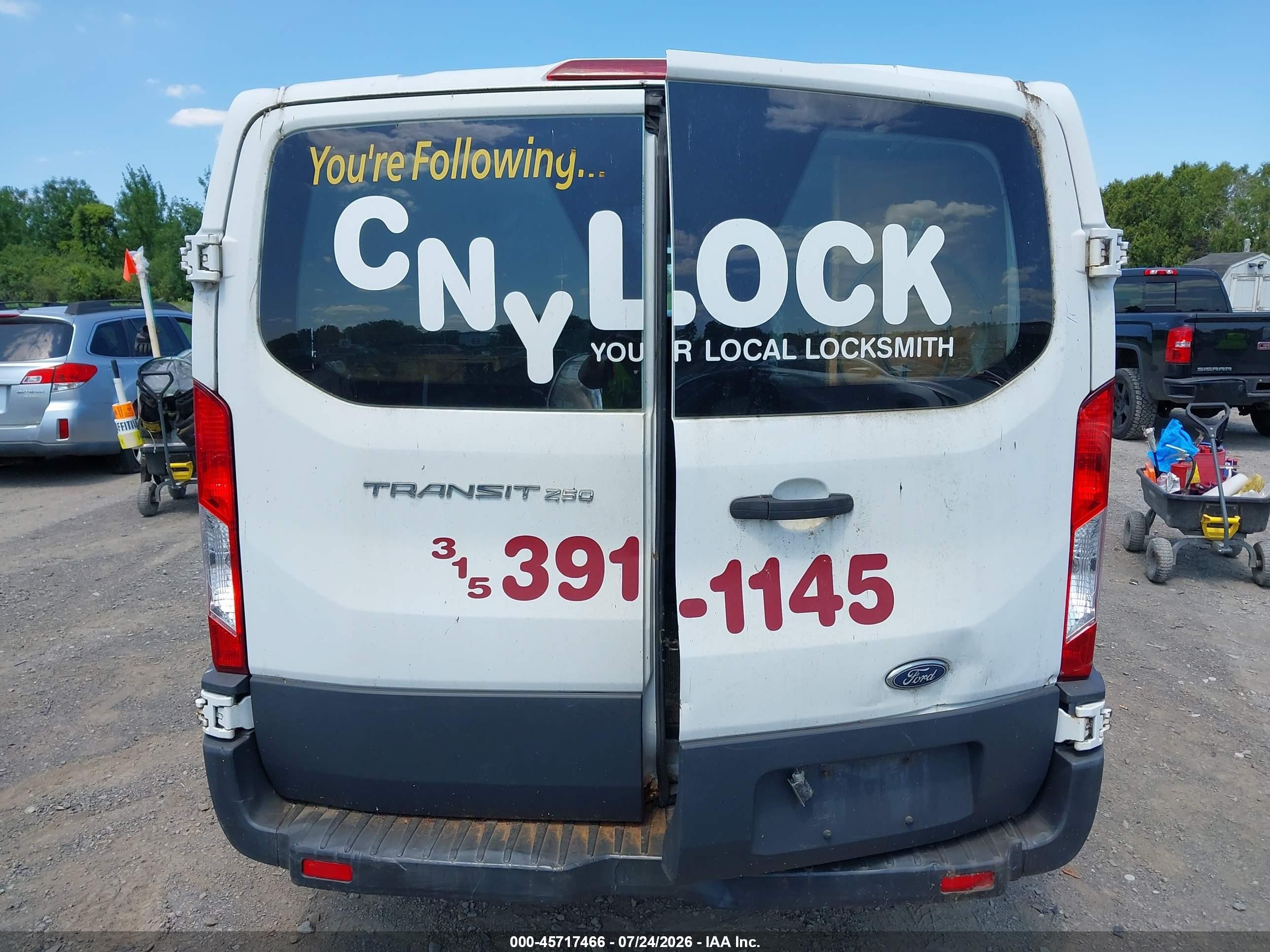 2015 Ford Transit-250   White vin: 1FTNR1ZM9FKA60623