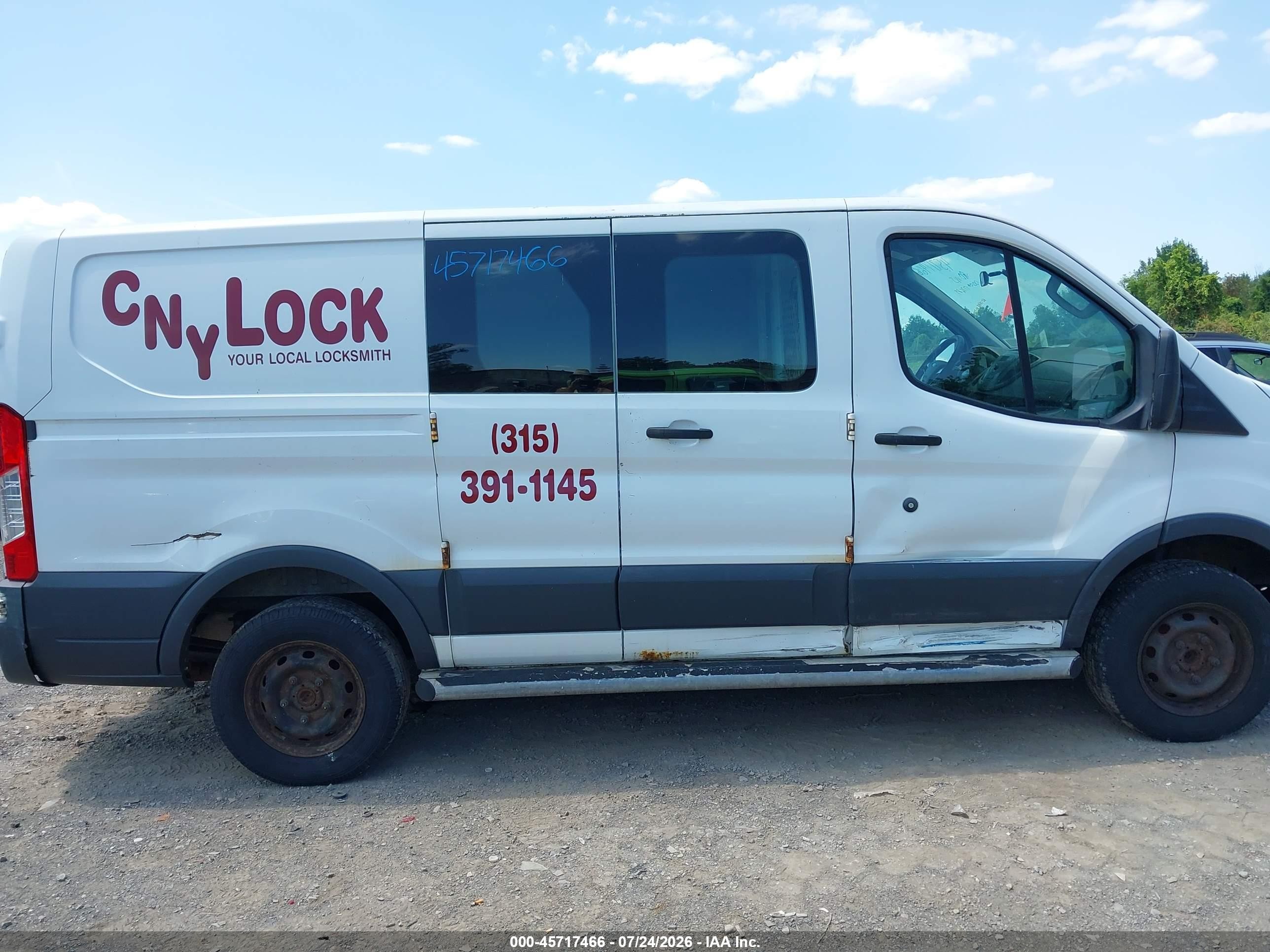 2015 Ford Transit-250   White vin: 1FTNR1ZM9FKA60623