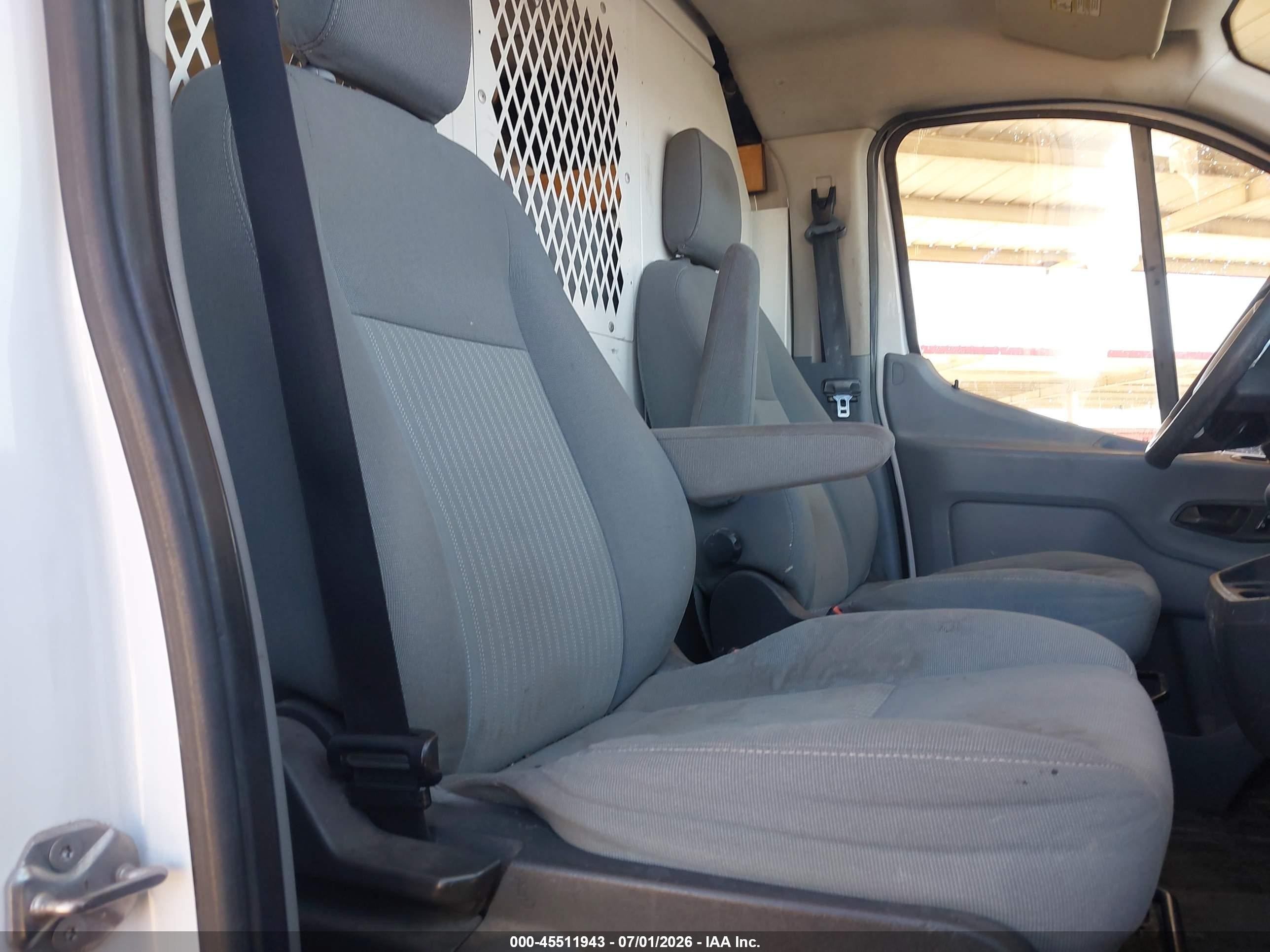 2015 Ford Transit-250   White vin: 1FTNR1ZMXFKA77902