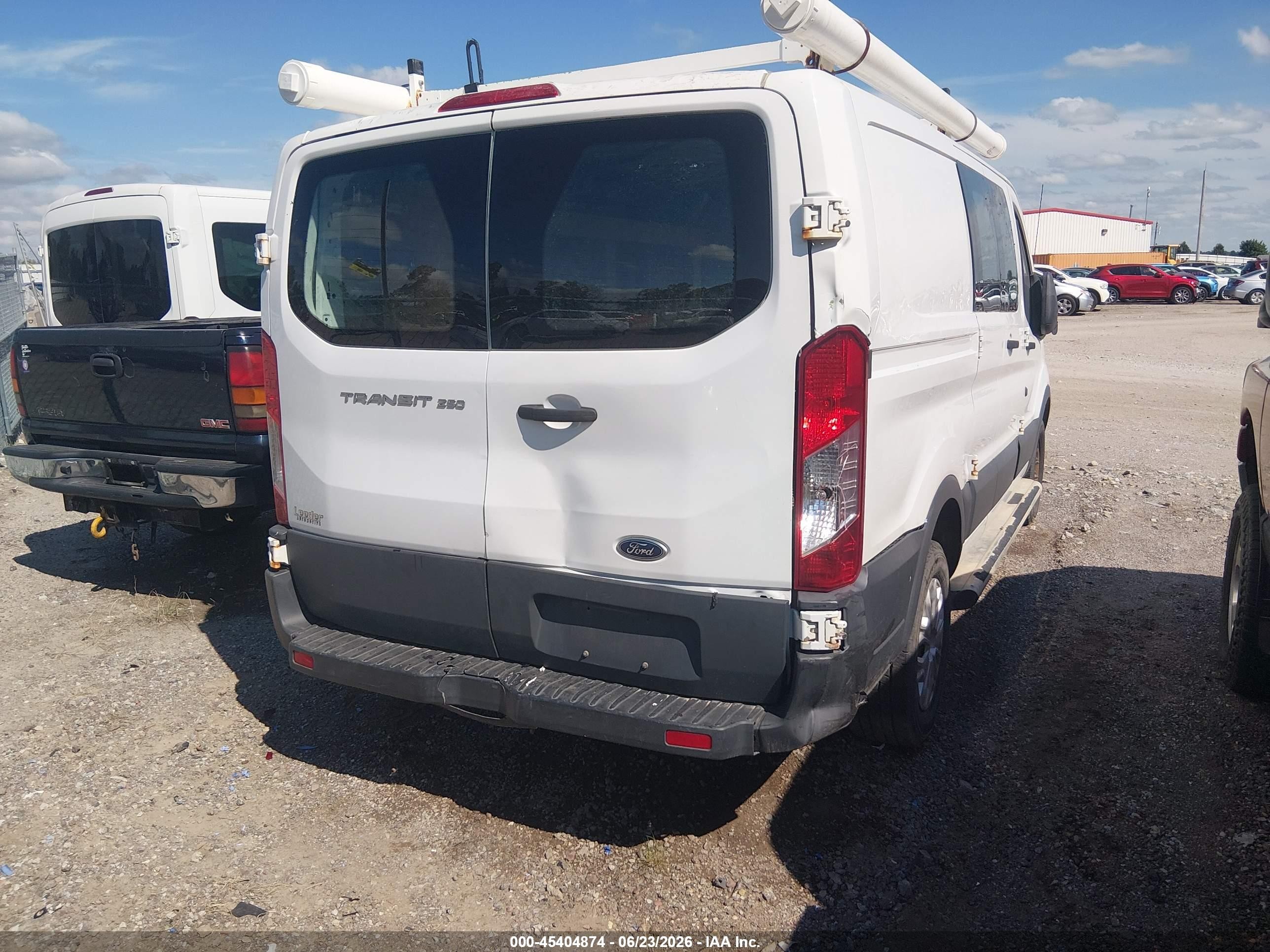 2015 Ford Transit-250   White vin: 1FTNR1ZMXFKB02734