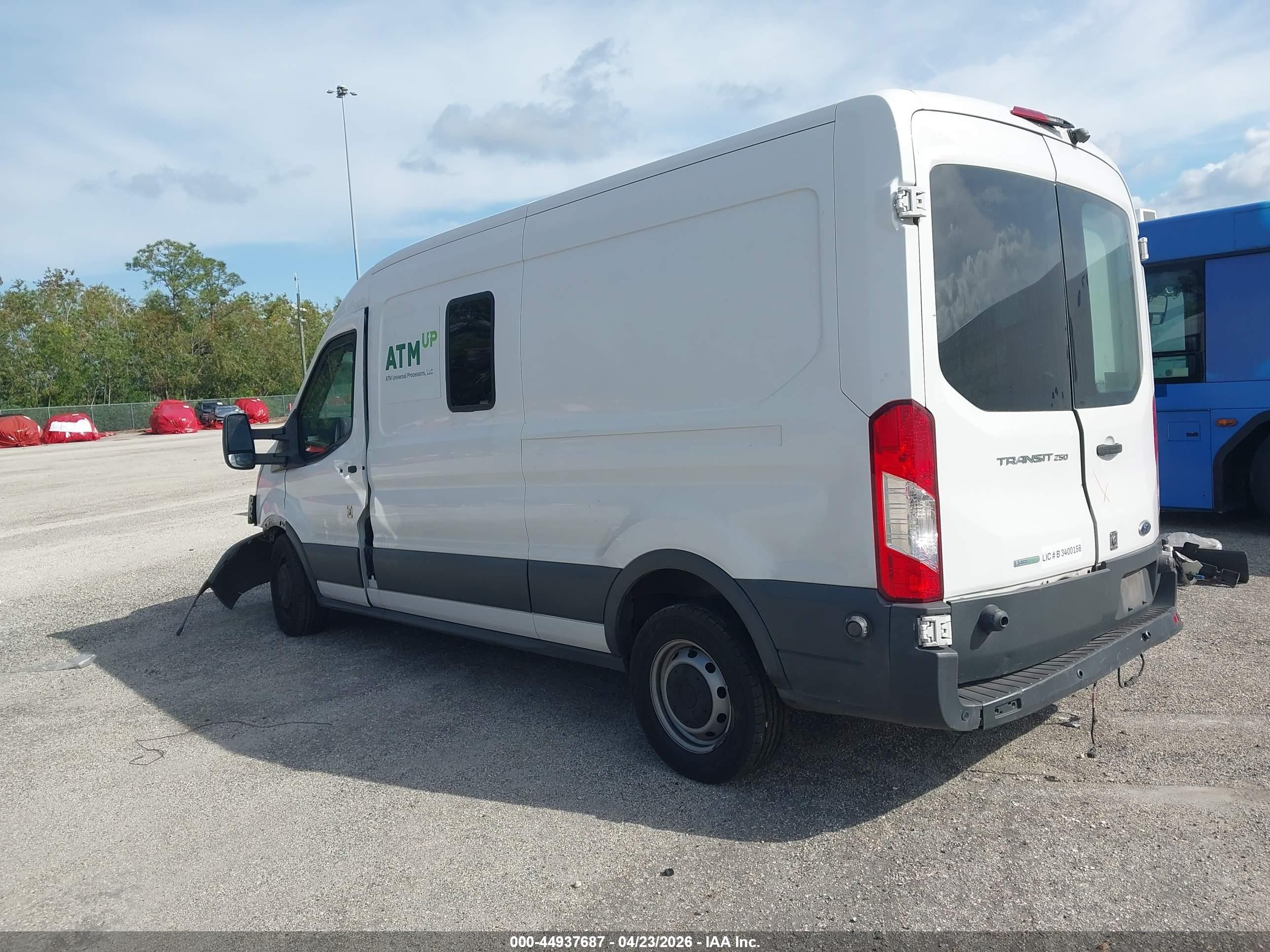 2015 Ford Transit-250   White vin: 1FTNR2CG1FKA00876