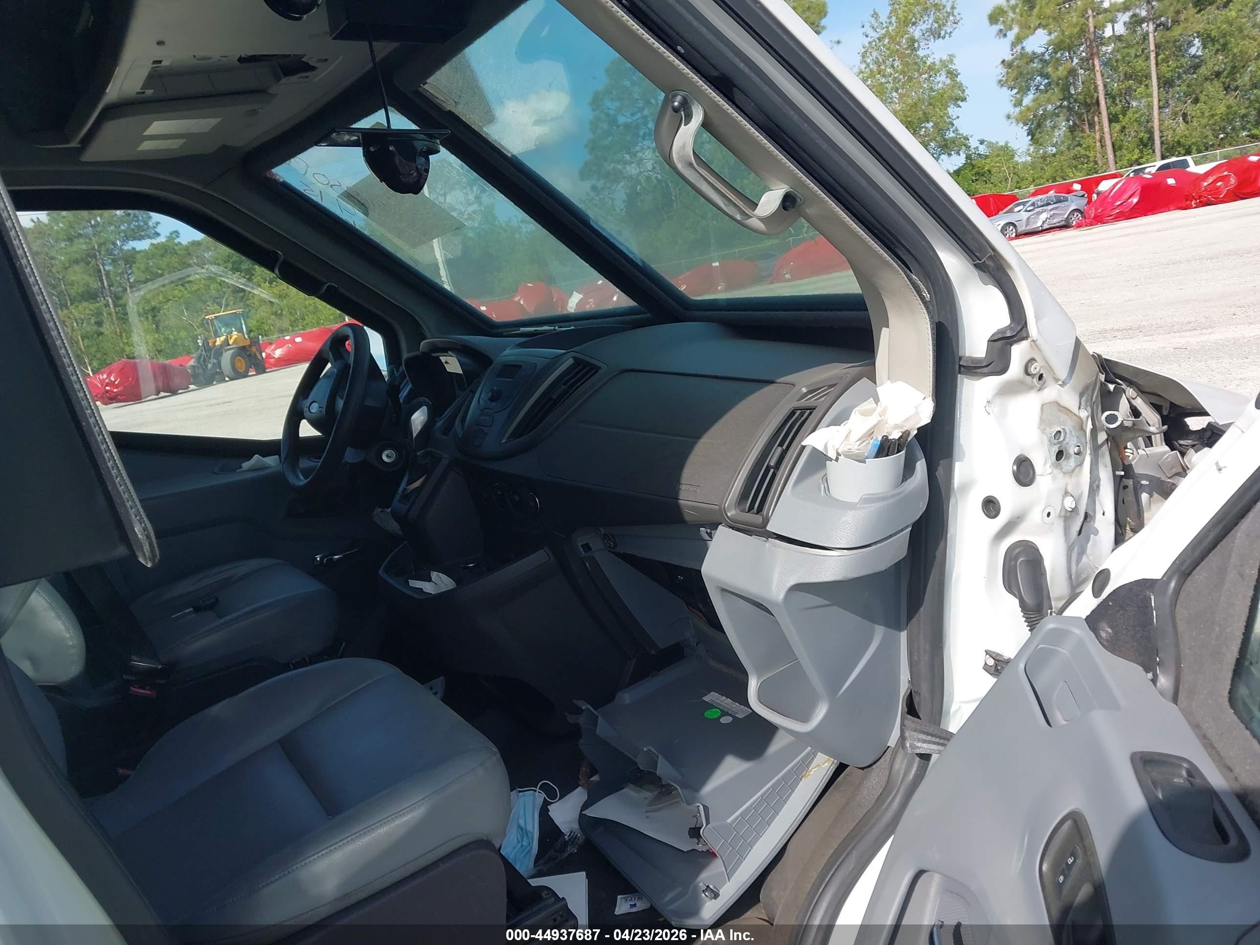 2015 Ford Transit-250   White vin: 1FTNR2CG1FKA00876