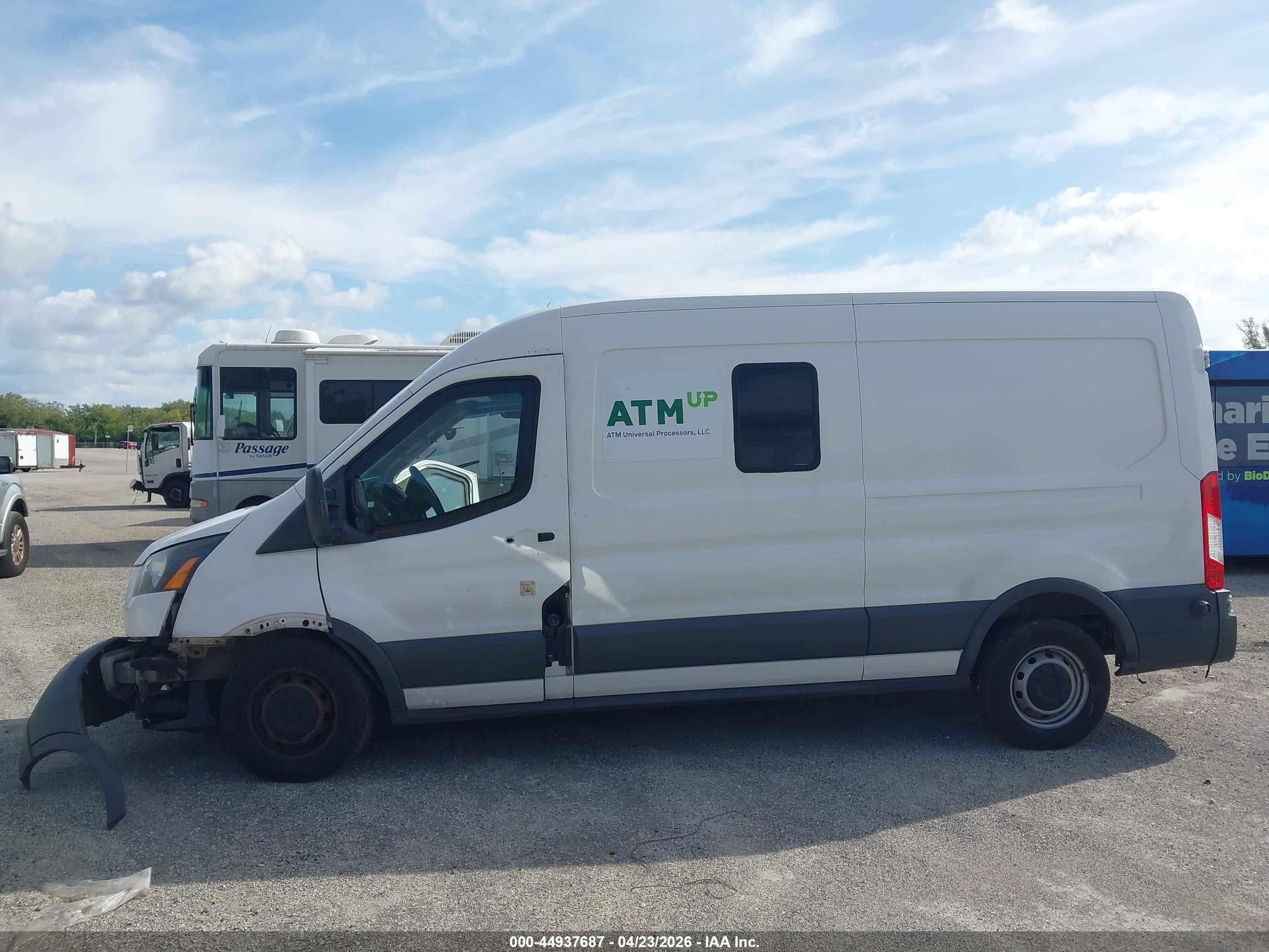 2015 Ford Transit-250   White vin: 1FTNR2CG1FKA00876
