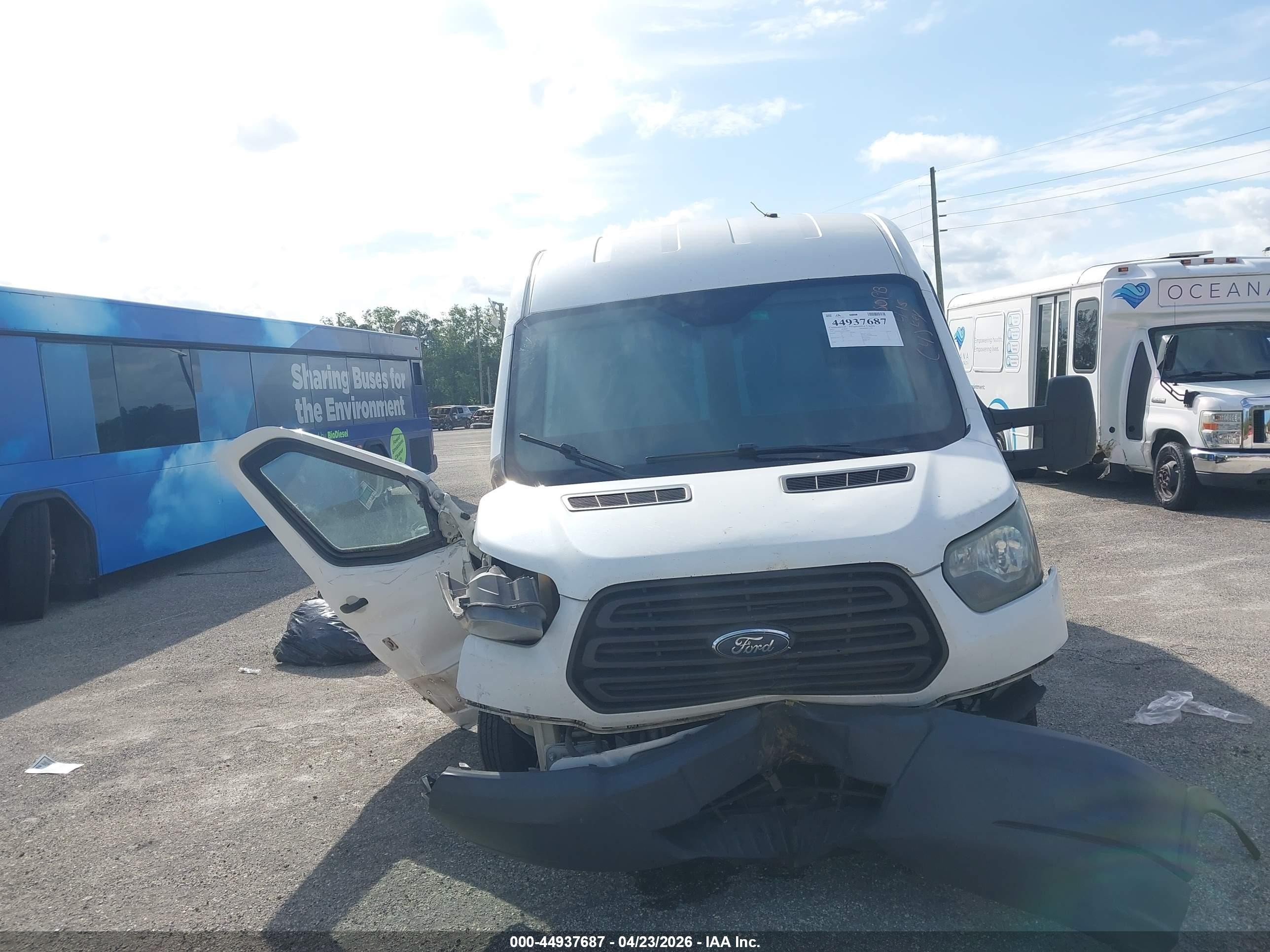 2015 Ford Transit-250   White vin: 1FTNR2CG1FKA00876