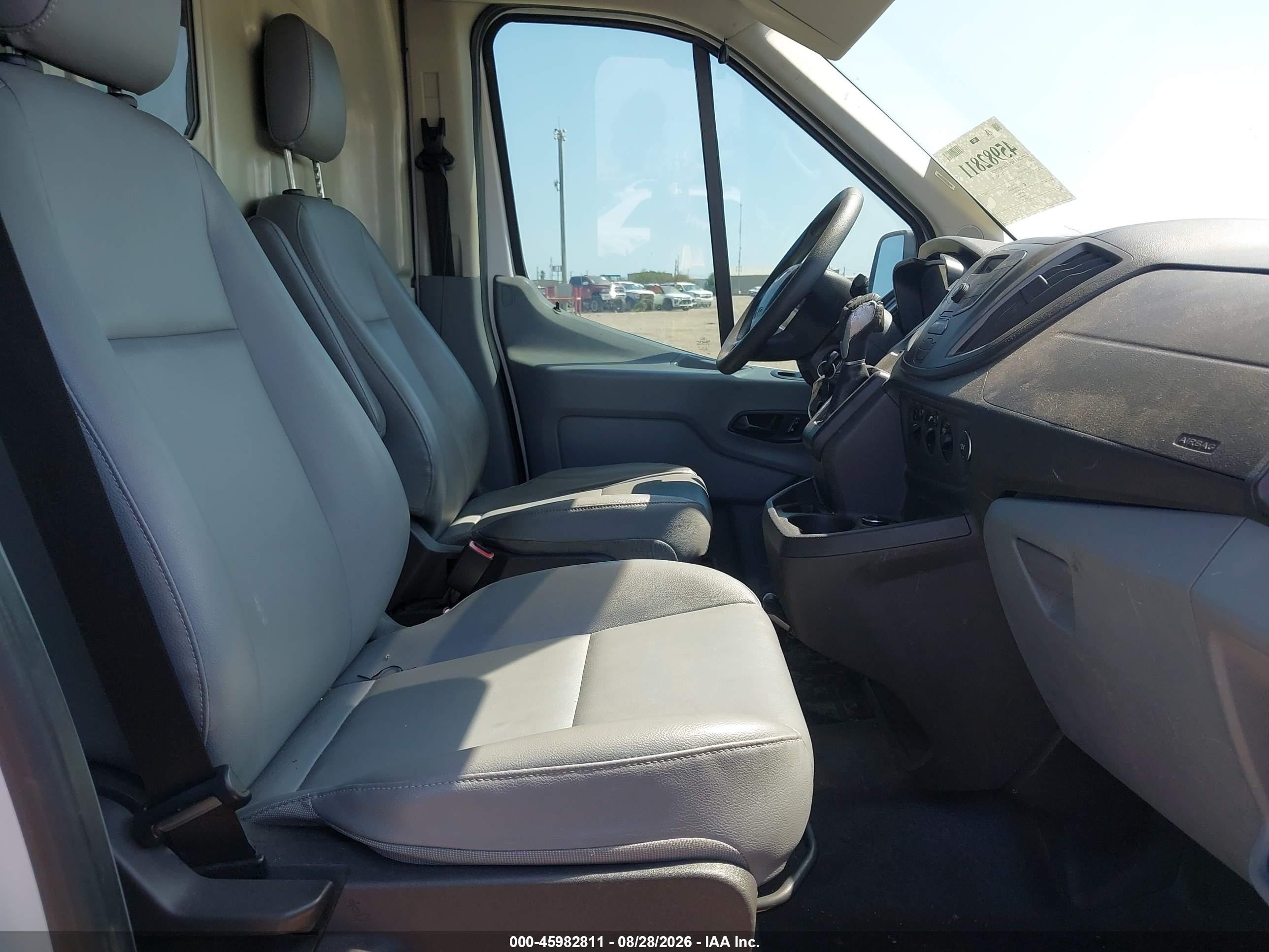 2015 Ford Transit-250   White vin: 1FTNR2CG8FKA04598