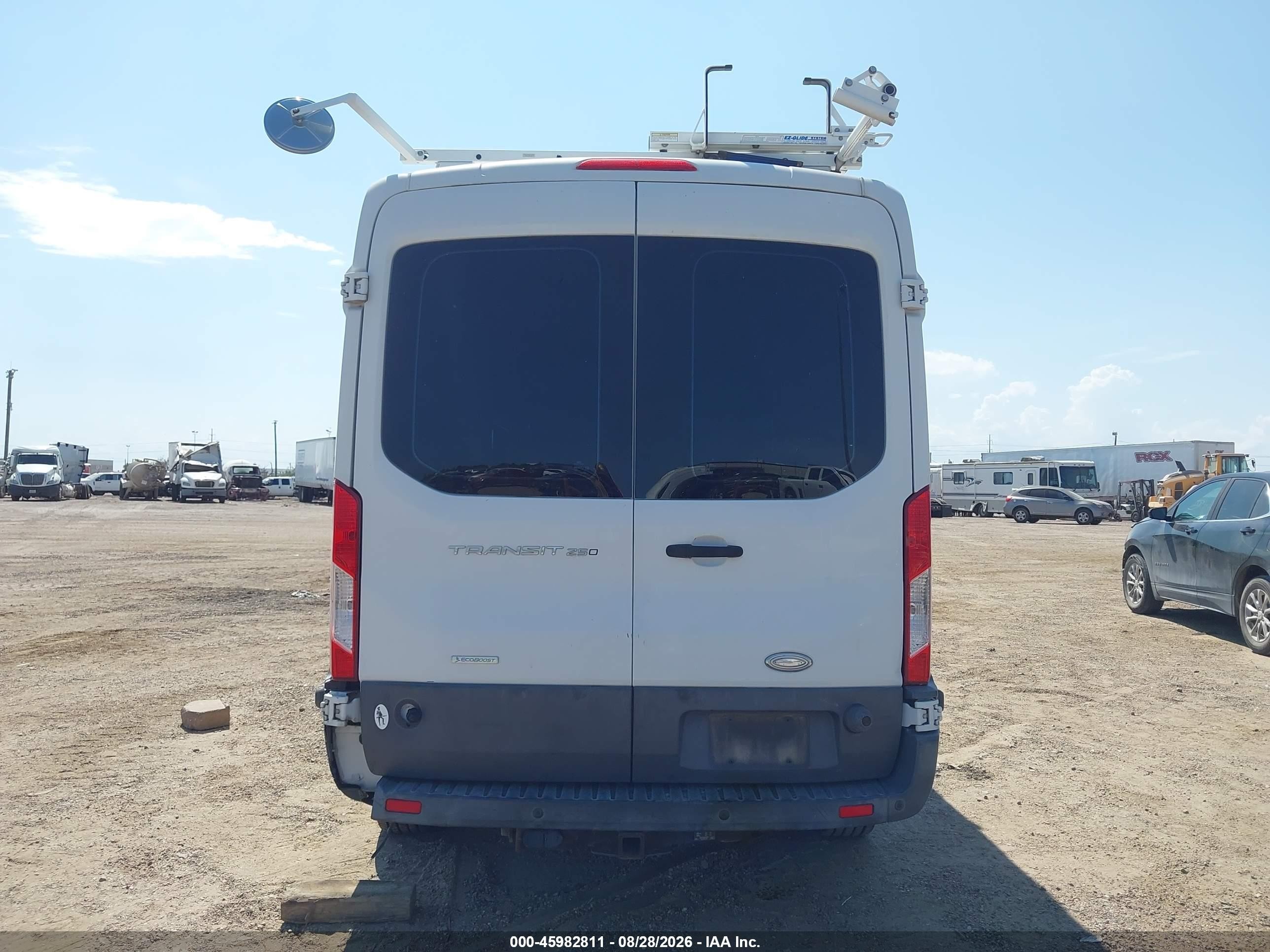 2015 Ford Transit-250   White vin: 1FTNR2CG8FKA04598