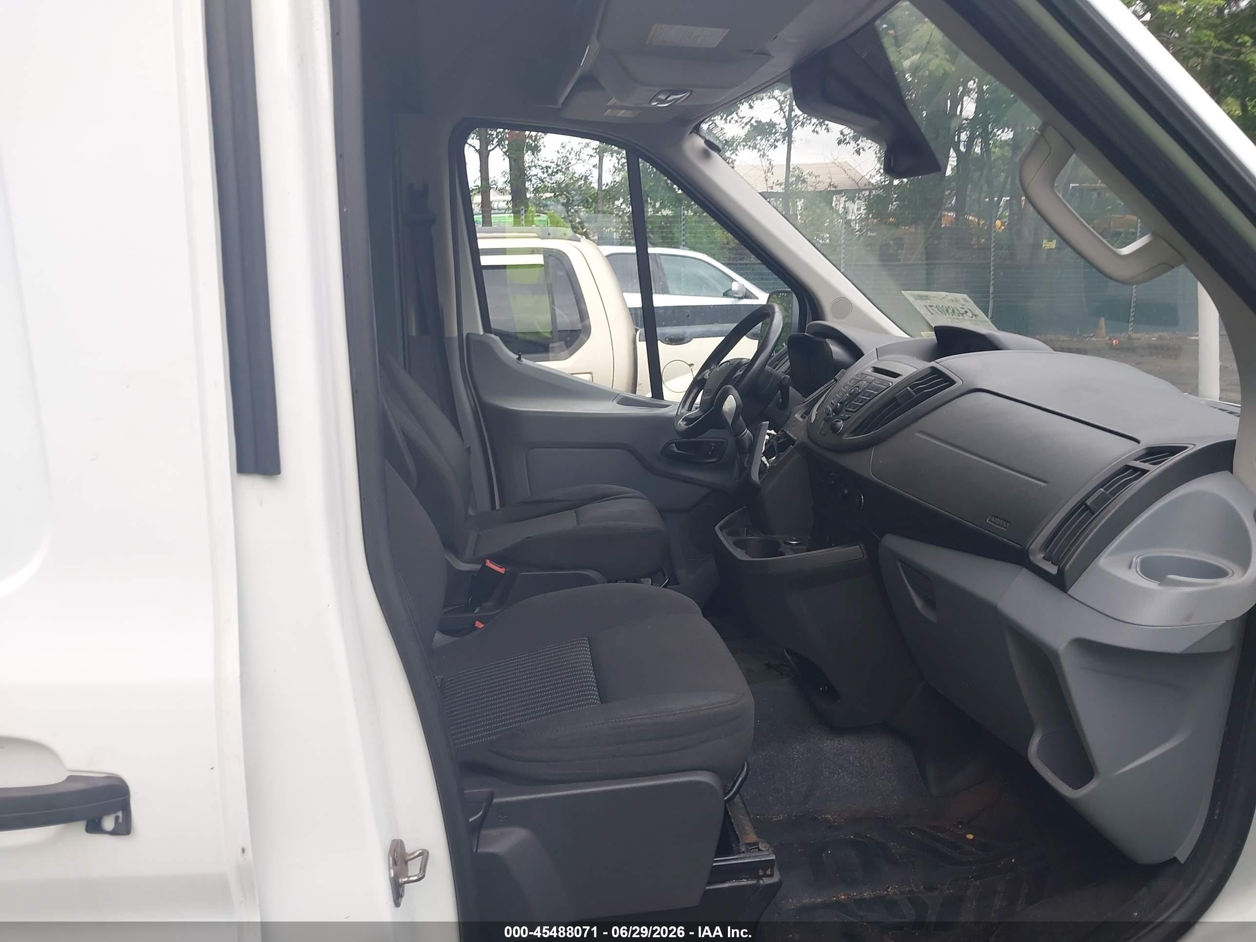 2015 Ford Transit-250   White vin: 1FTNR2CG8FKA81150