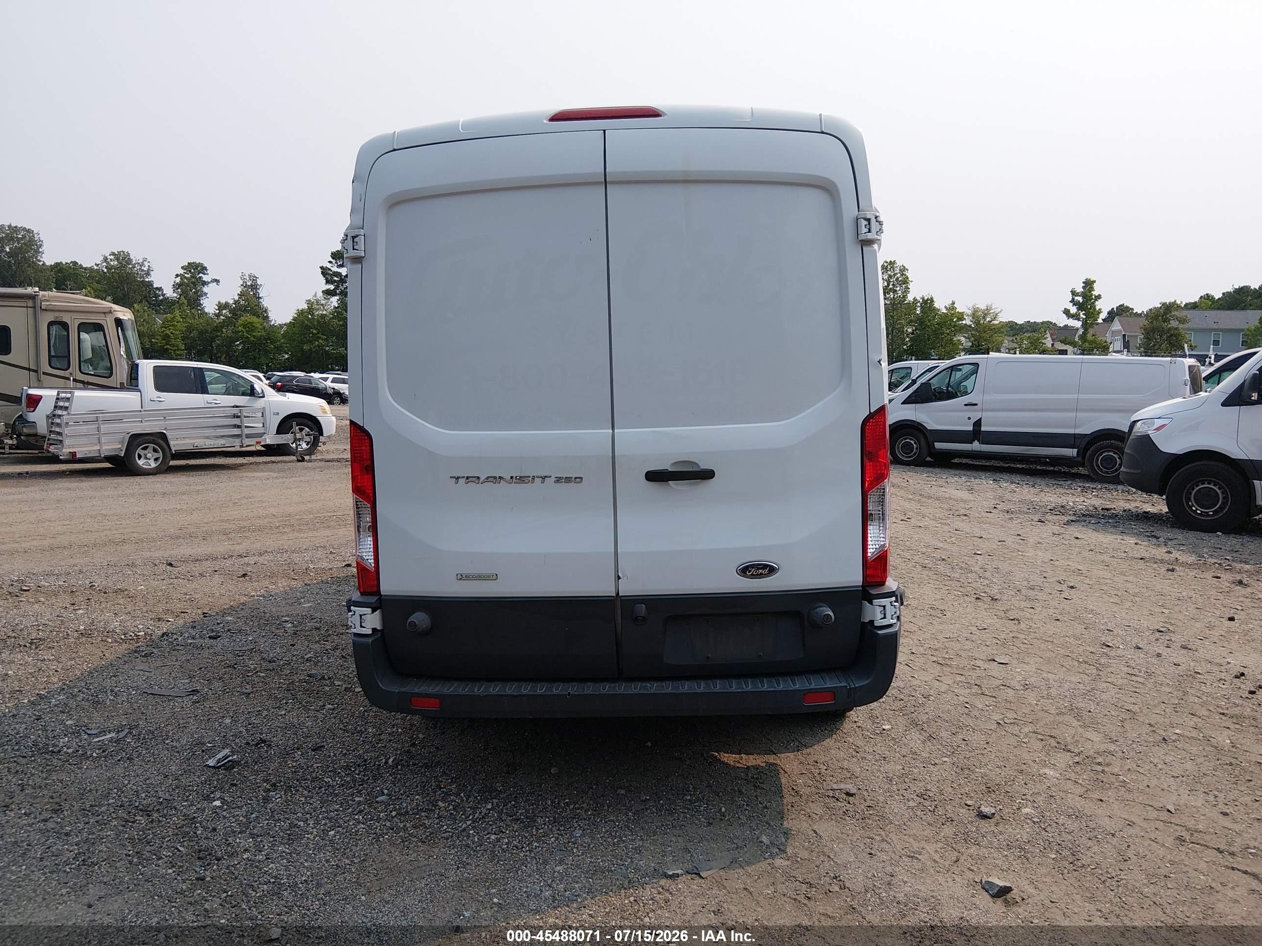 2015 Ford Transit-250   White vin: 1FTNR2CG8FKA81150