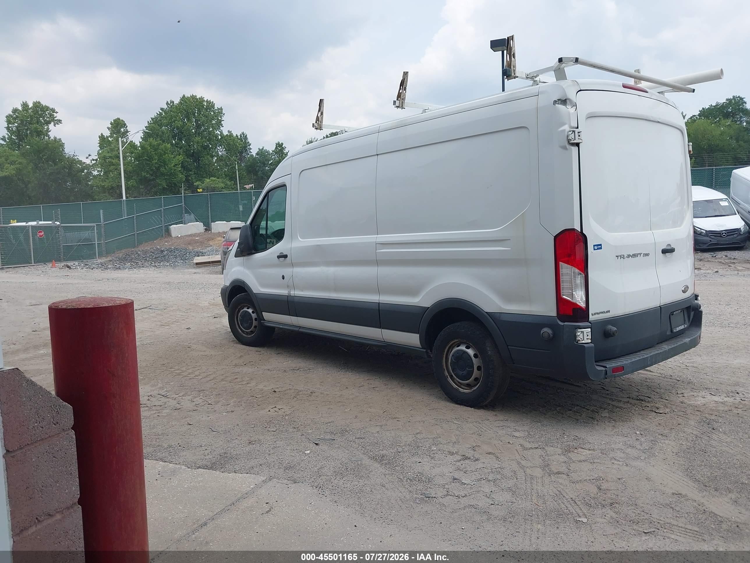 2015 Ford Transit-250   White vin: 1FTNR2CM0FKA57883
