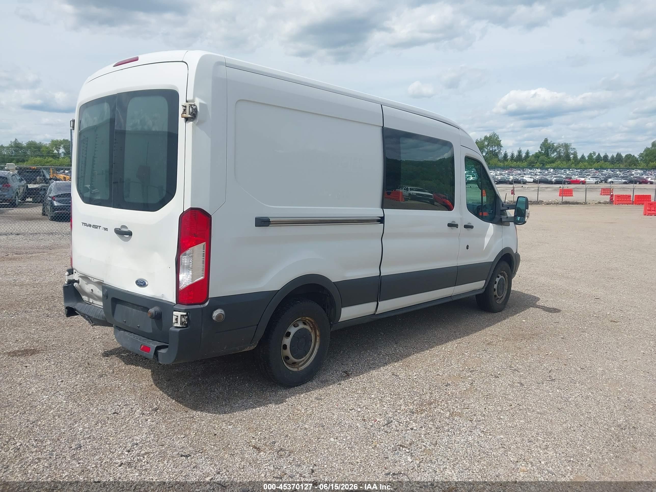 2015 Ford Transit-250   White vin: 1FTNR2CM3FKA59093