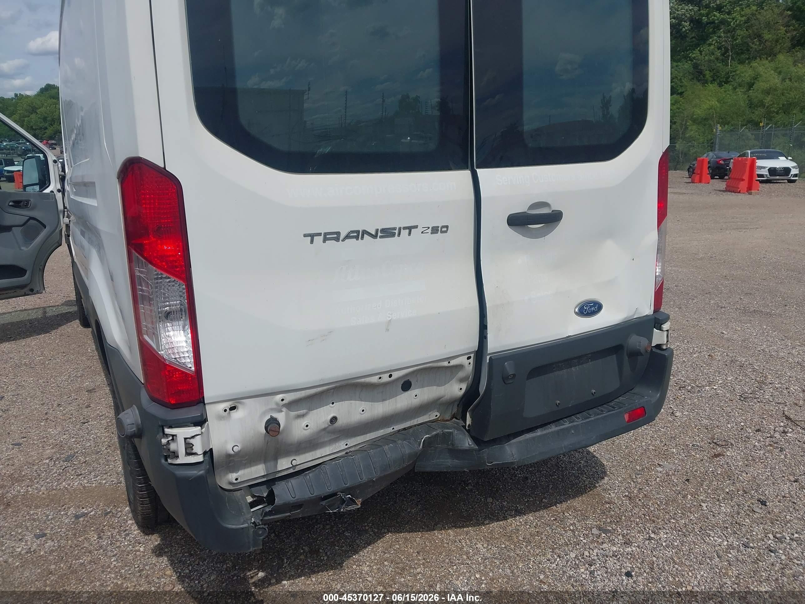 2015 Ford Transit-250   White vin: 1FTNR2CM3FKA59093