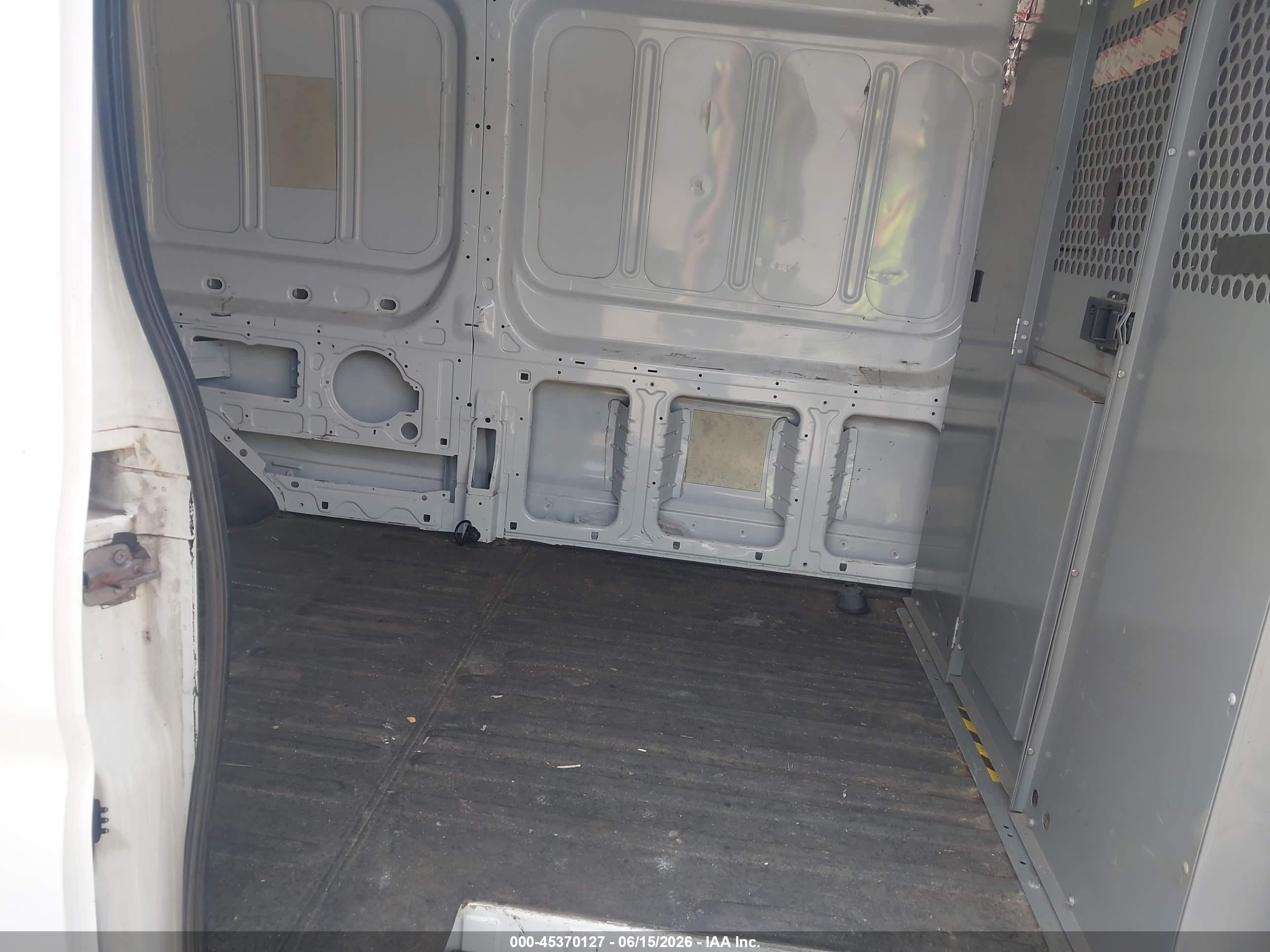 2015 Ford Transit-250   White vin: 1FTNR2CM3FKA59093
