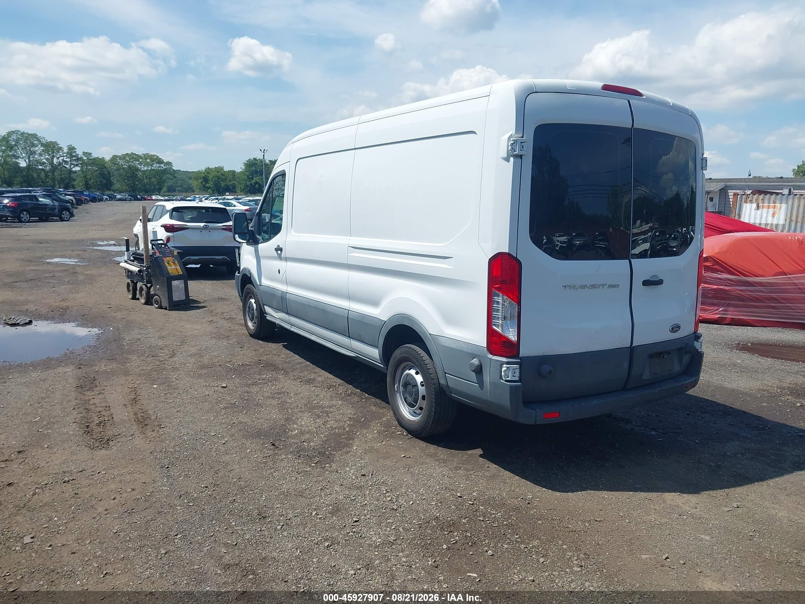 2015 Ford Transit-250   White vin: 1FTNR2CM3FKA80641