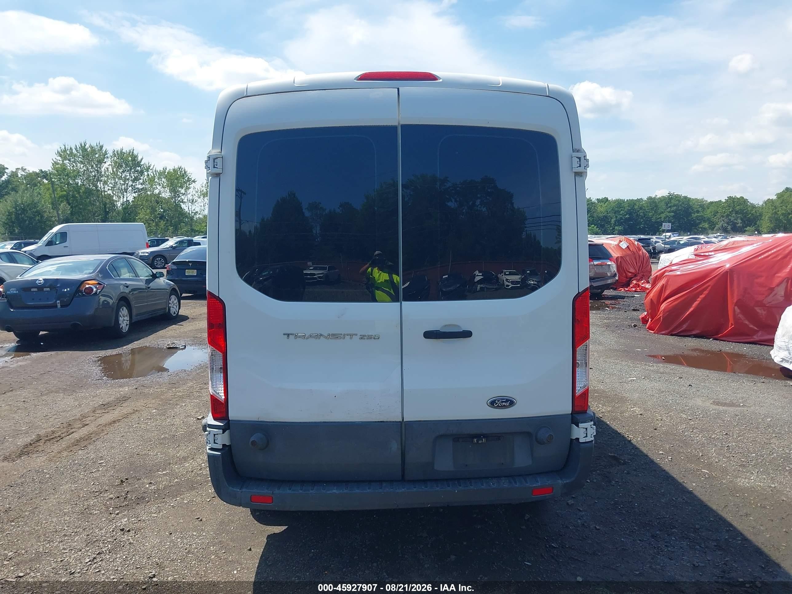 2015 Ford Transit-250   White vin: 1FTNR2CM3FKA80641