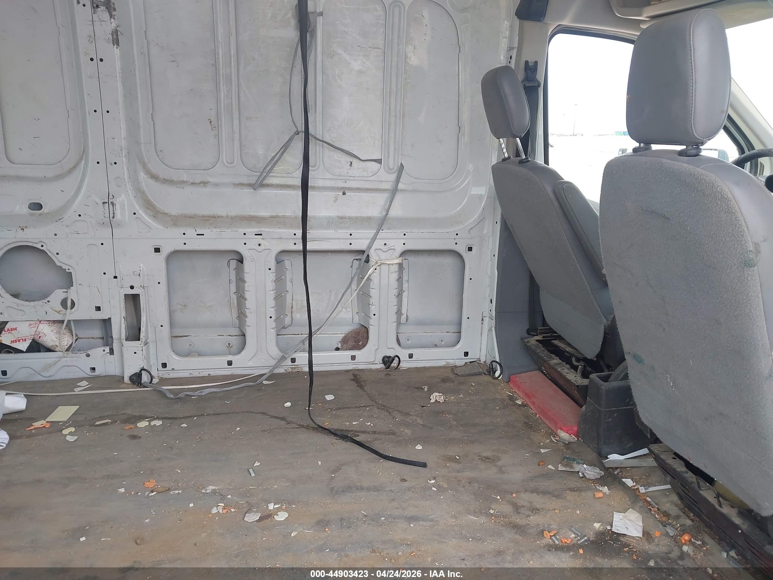 2015 Ford Transit-250   White vin: 1FTNR2CM3FKA90327