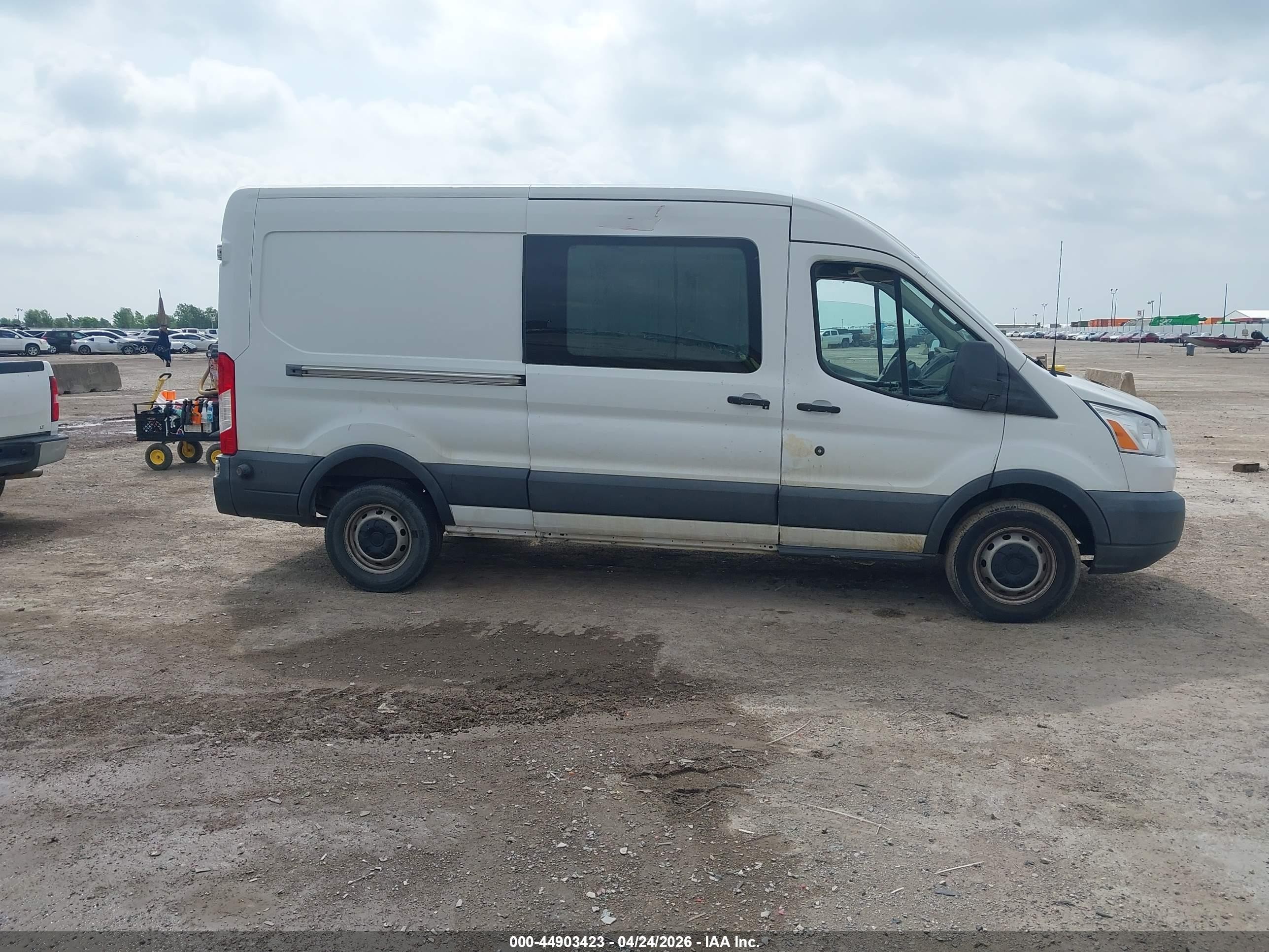 2015 Ford Transit-250   White vin: 1FTNR2CM3FKA90327