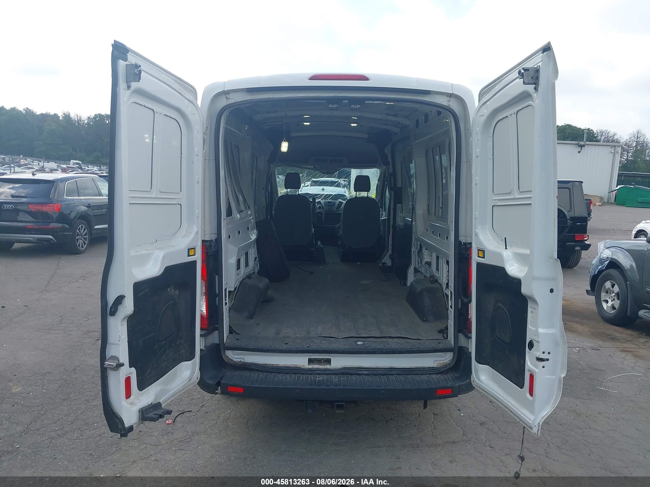 2015 Ford Transit-250   White vin: 1FTNR2CM5FKA93021