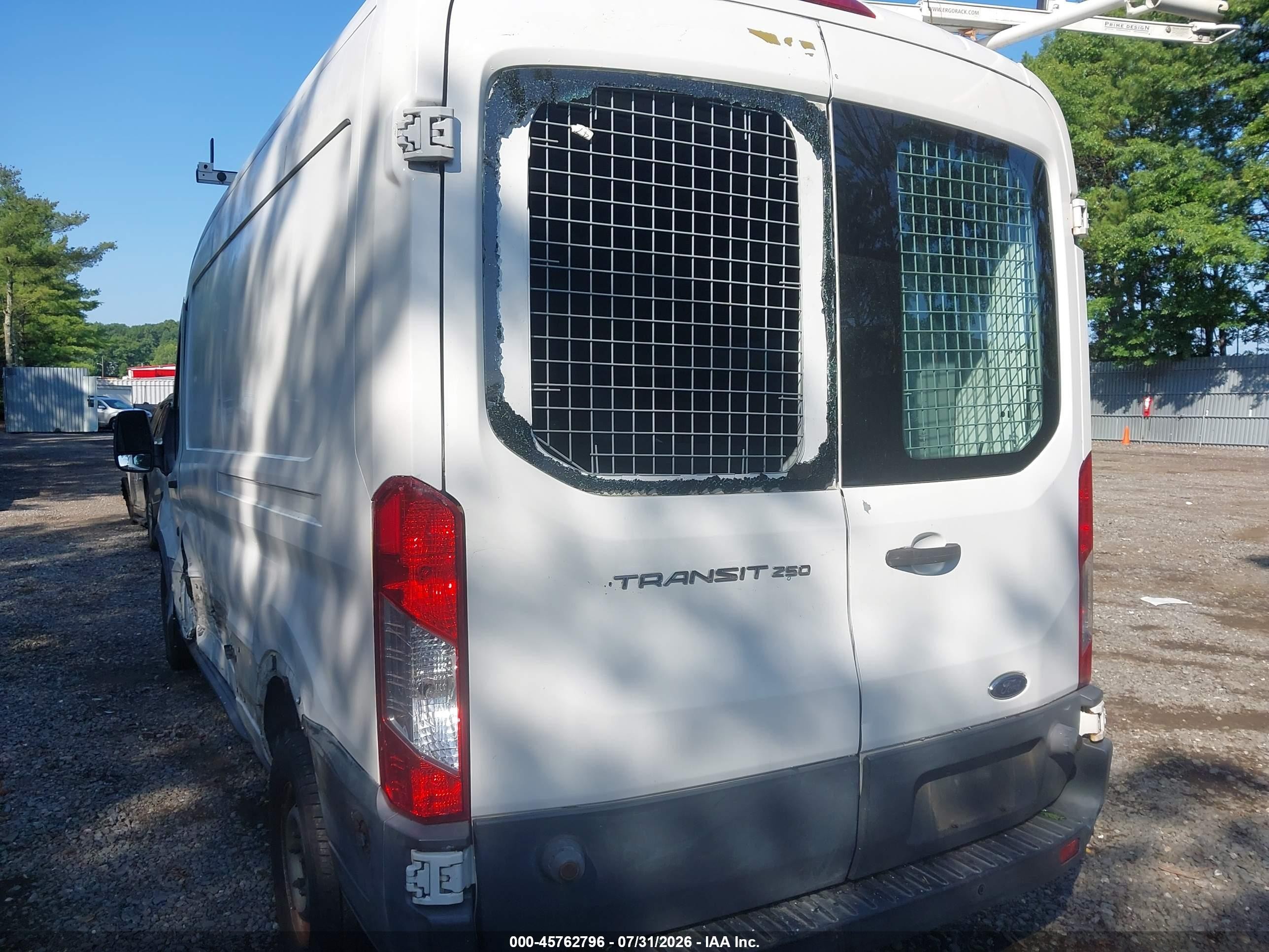 2015 Ford Transit-250   White vin: 1FTNR2CM7FKB07176