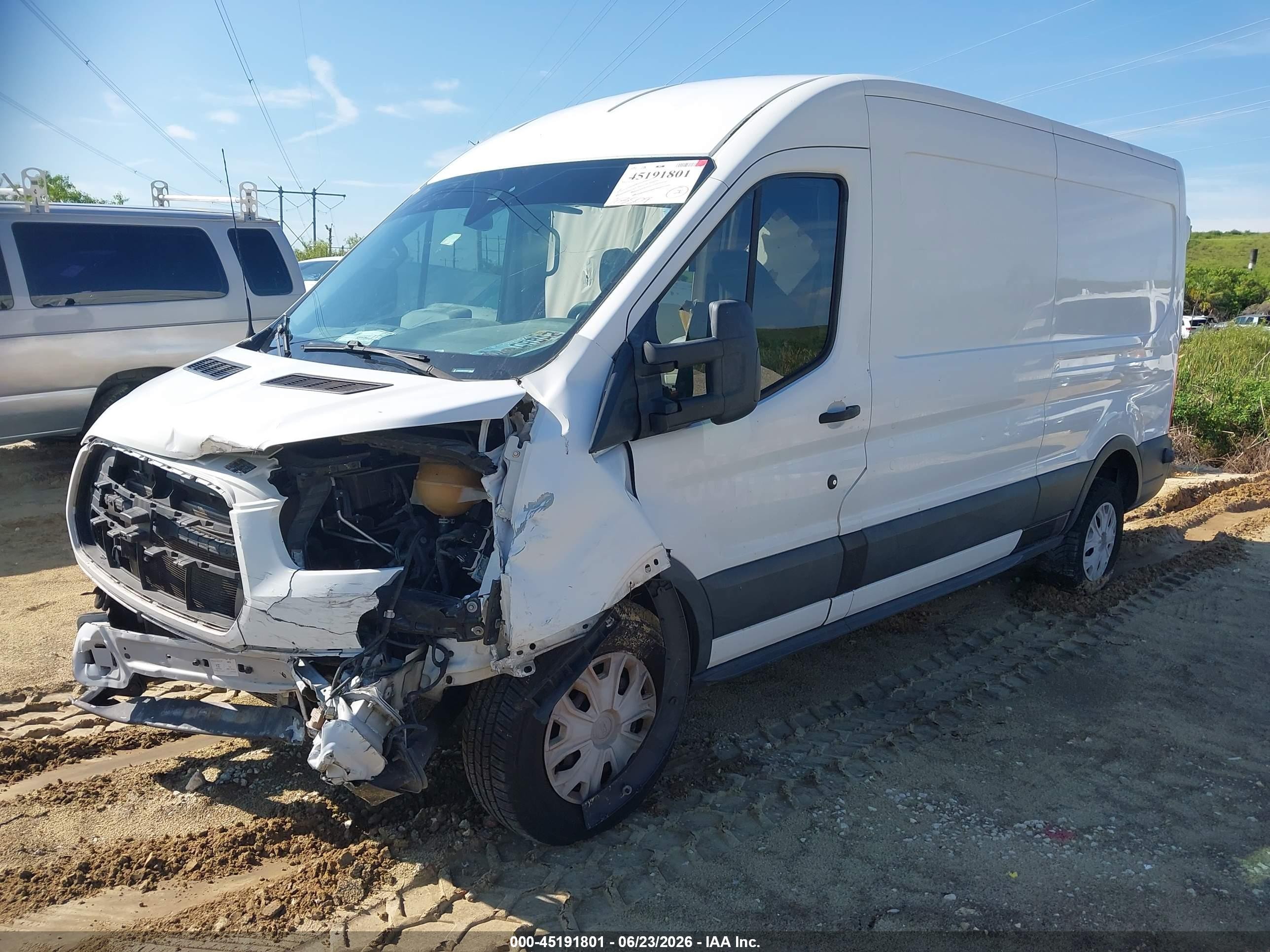 2015 Ford Transit-250   White vin: 1FTNR2CM8FKA04316