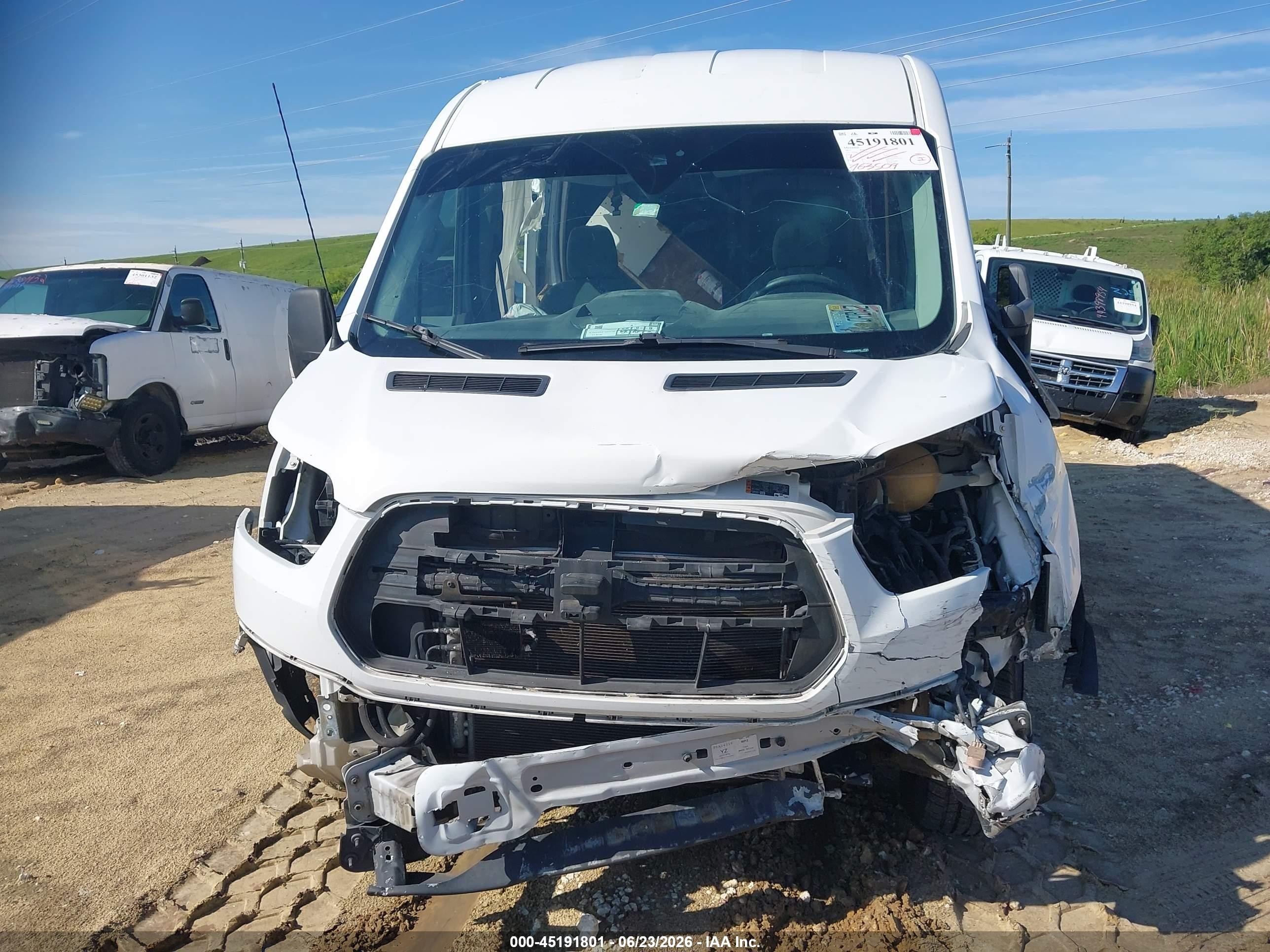 2015 Ford Transit-250   White vin: 1FTNR2CM8FKA04316