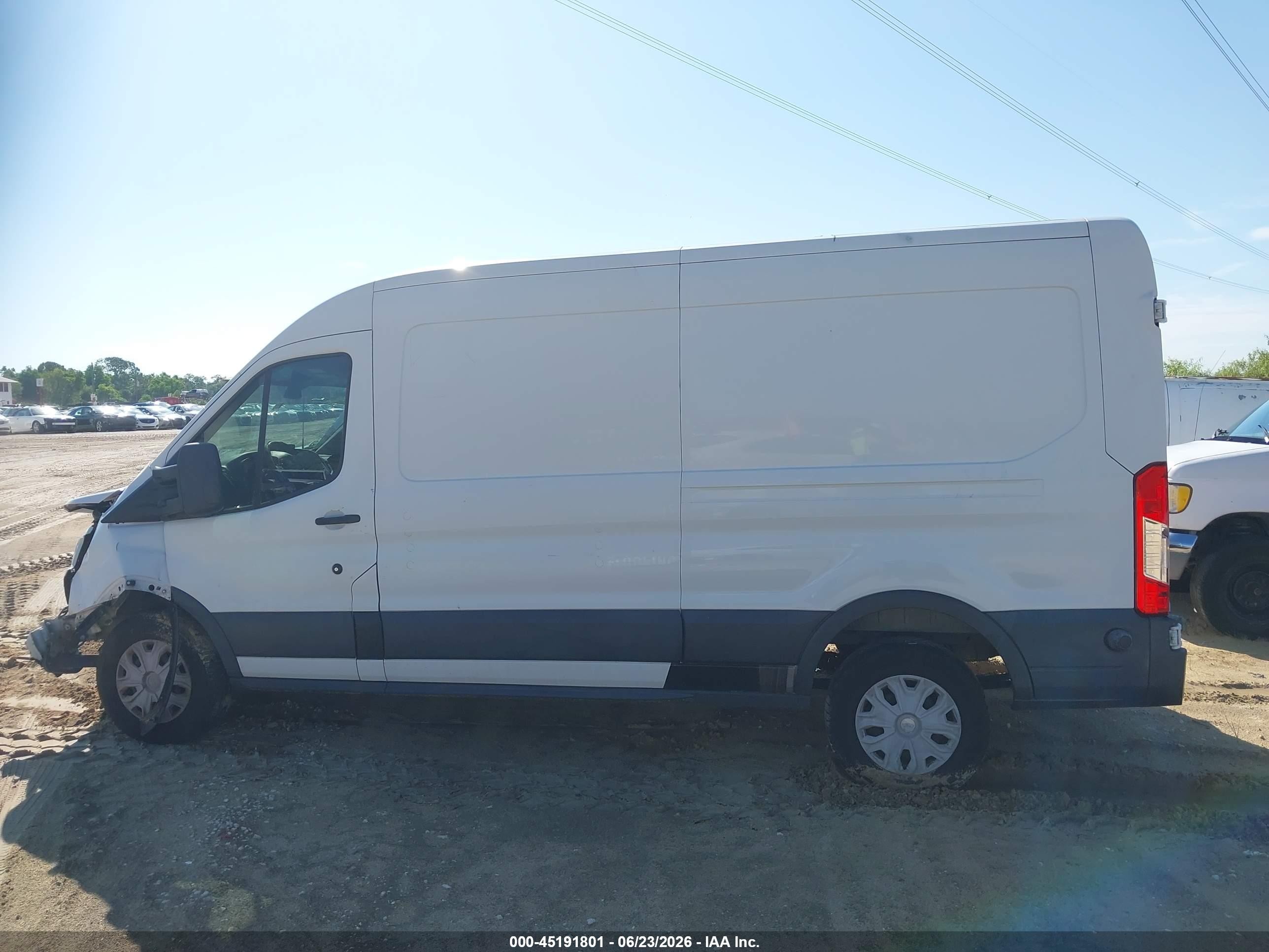 2015 Ford Transit-250   White vin: 1FTNR2CM8FKA04316