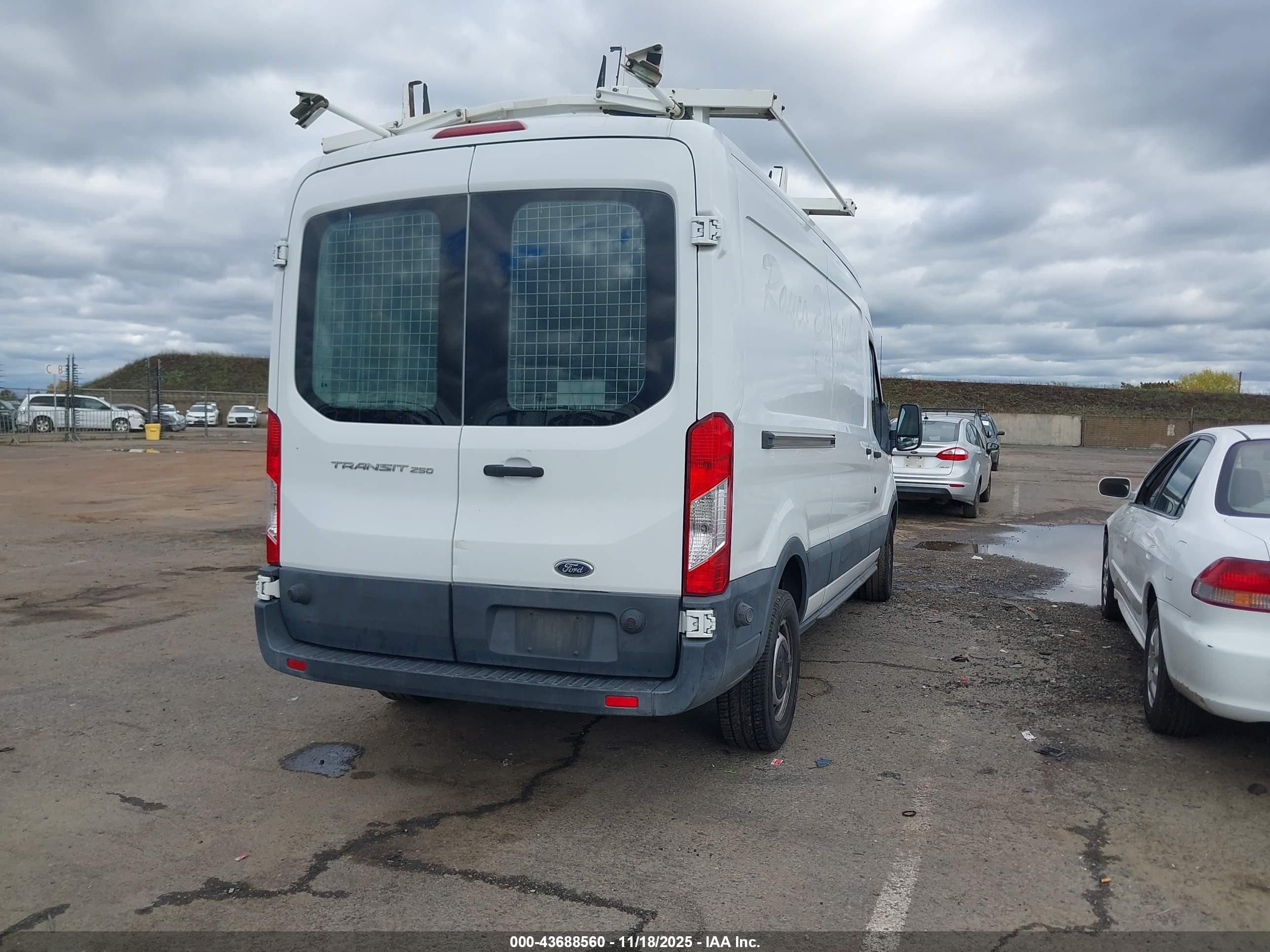 2015 Ford Transit-250   White vin: 1FTNR2CMXFKA53274