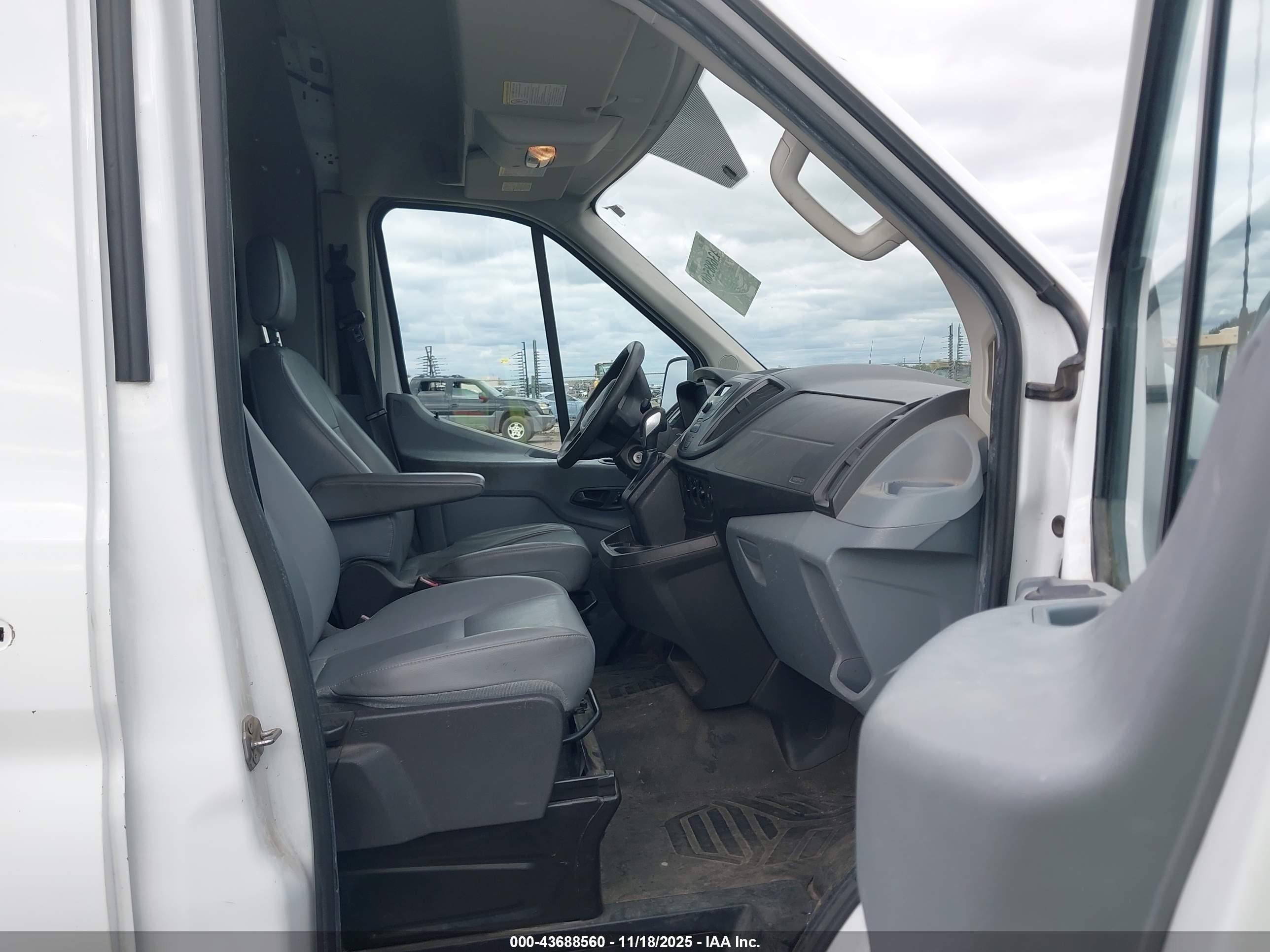 2015 Ford Transit-250   White vin: 1FTNR2CMXFKA53274
