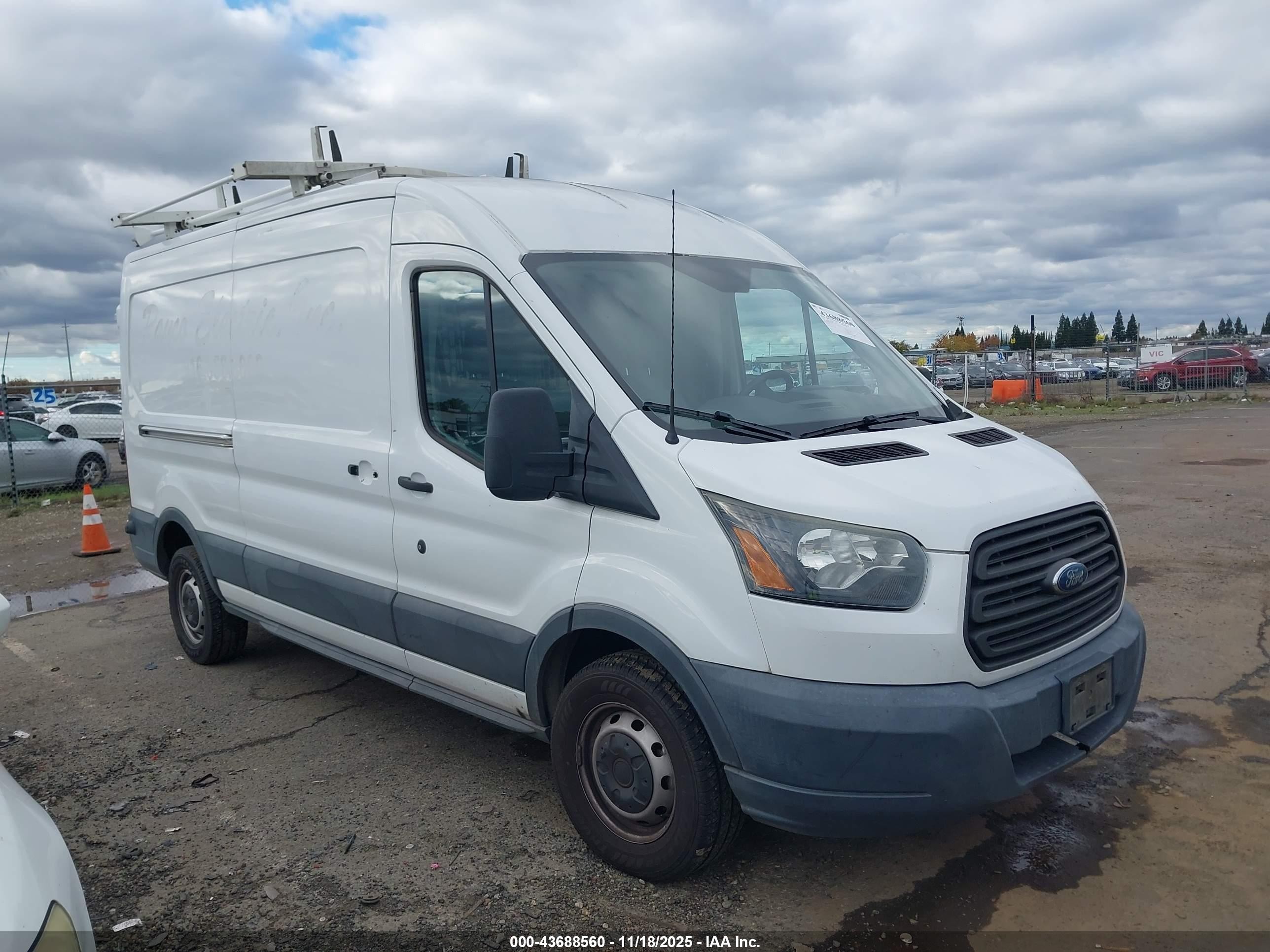 2015 Ford Transit-250   White vin: 1FTNR2CMXFKA53274