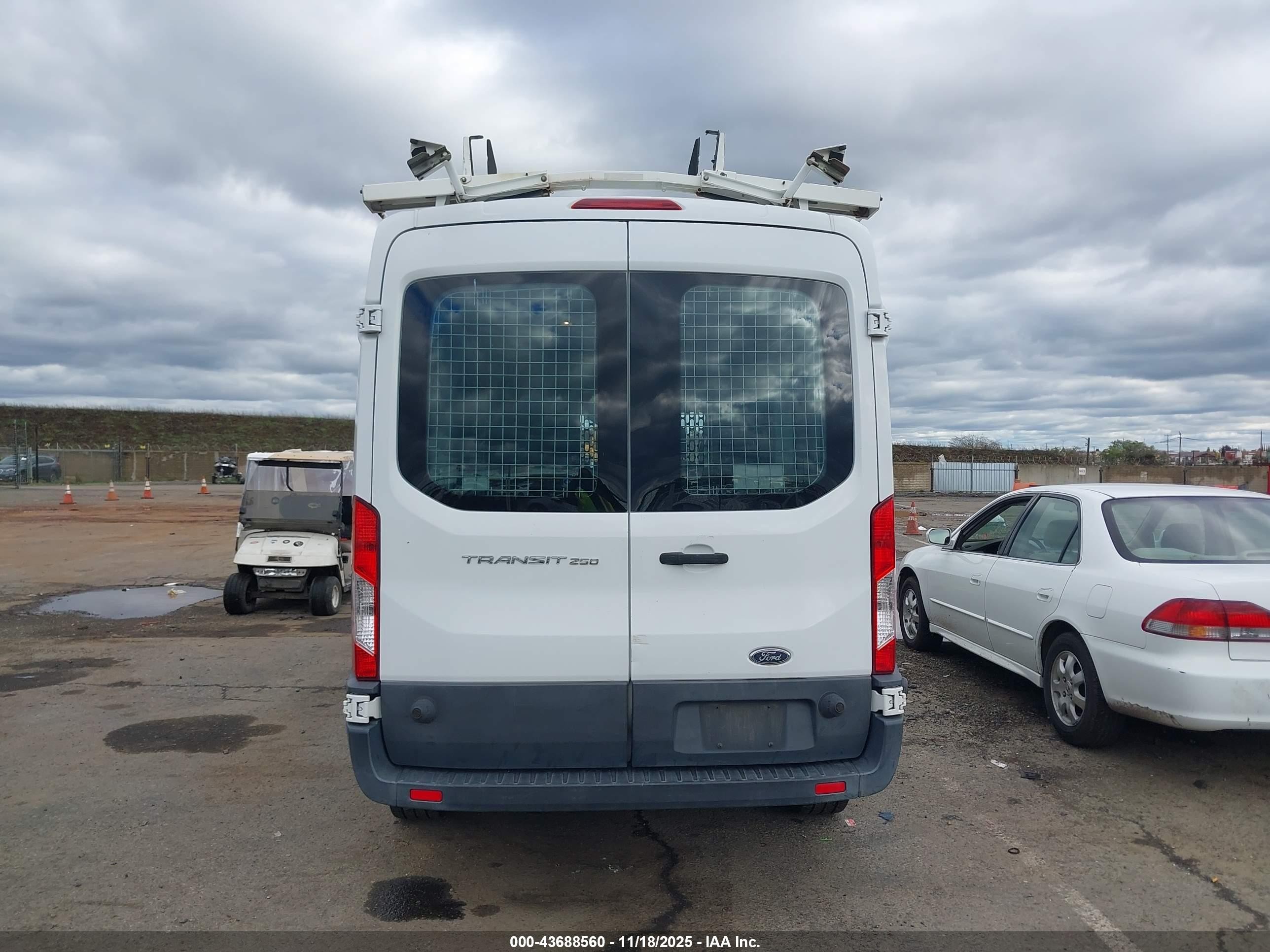 2015 Ford Transit-250   White vin: 1FTNR2CMXFKA53274