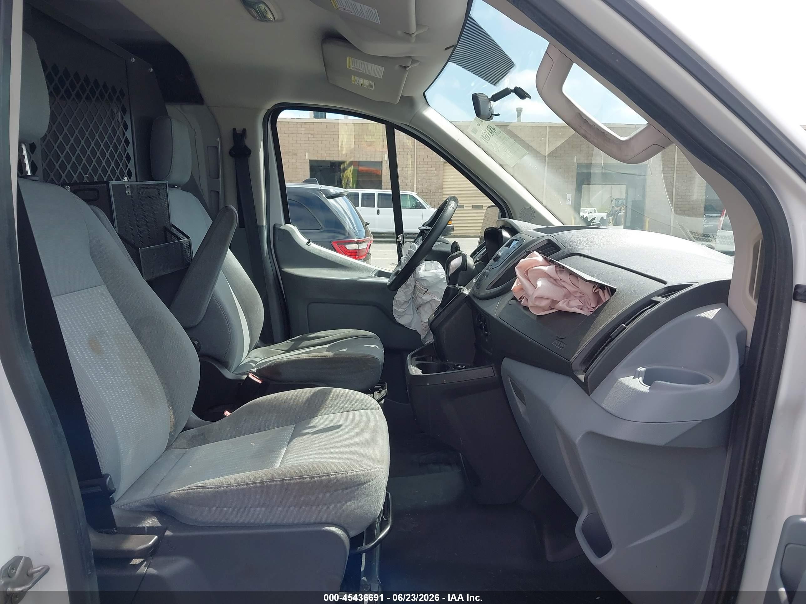 2015 Ford Transit-250   White vin: 1FTNR2YM6FKA41857