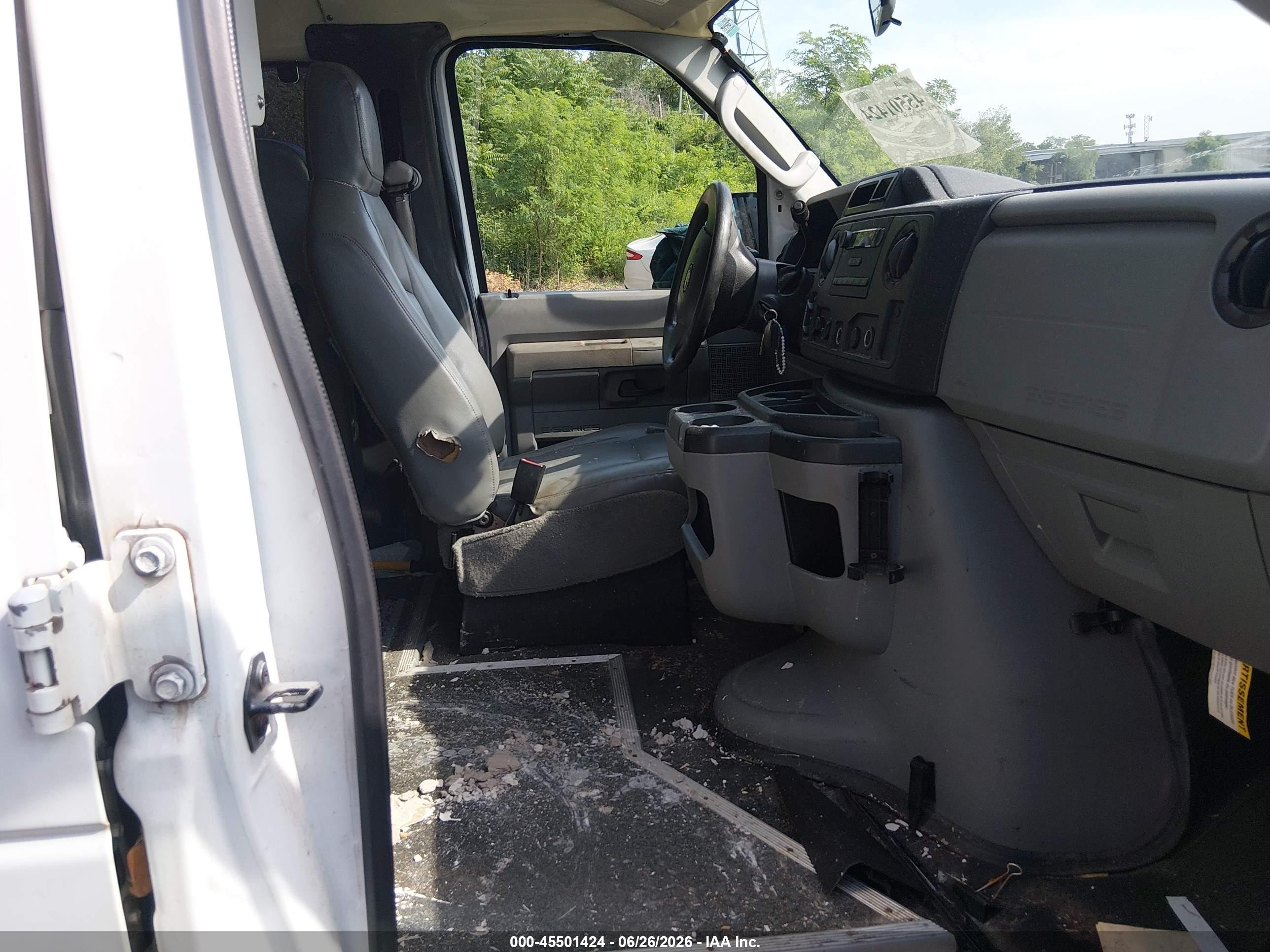 2009 Ford E-150 Commercial White vin: 1FTNS14W89DA90881
