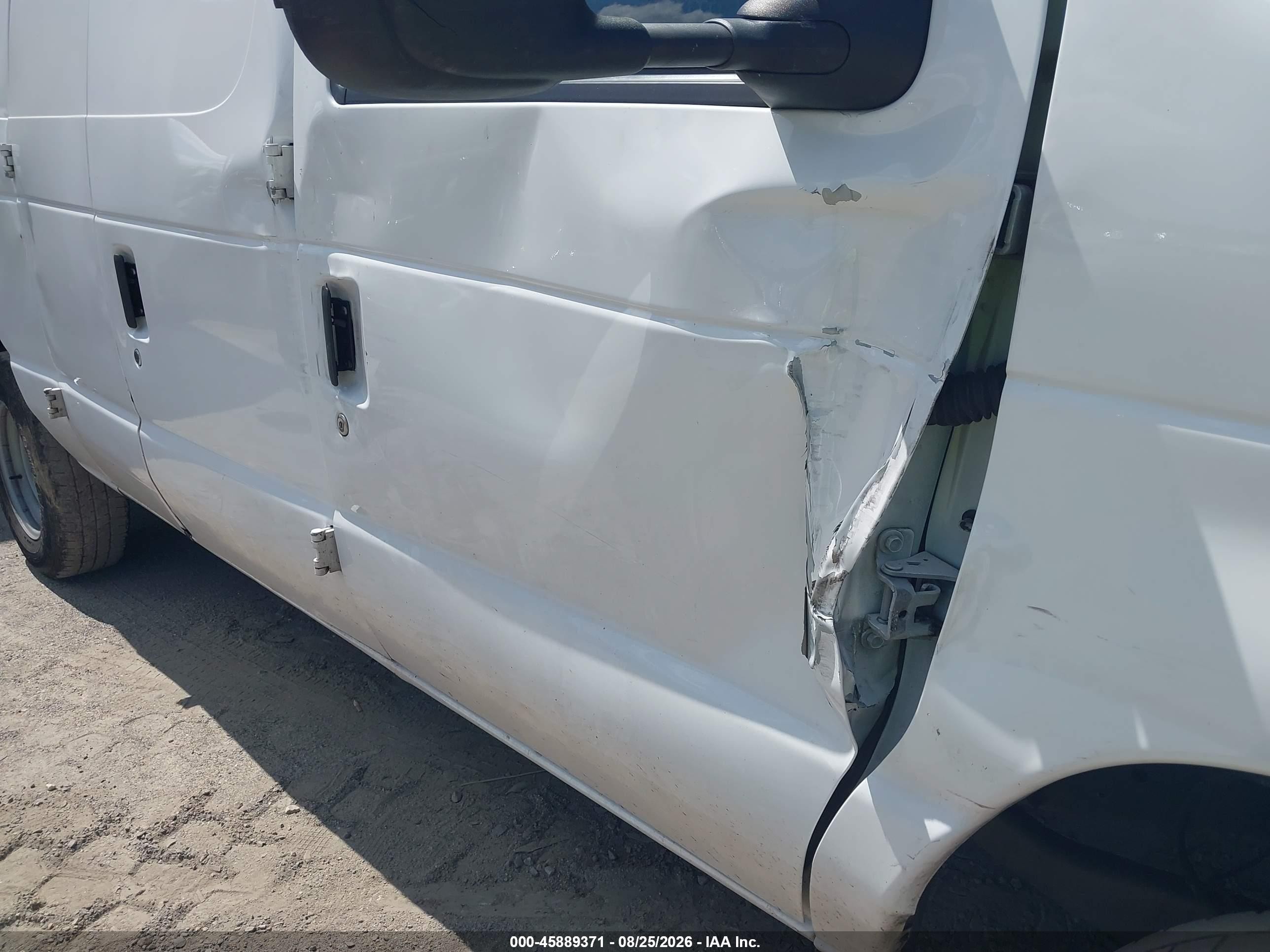 2013 Ford E-150 Commercial White vin: 1FTNS1EW0DDB33651