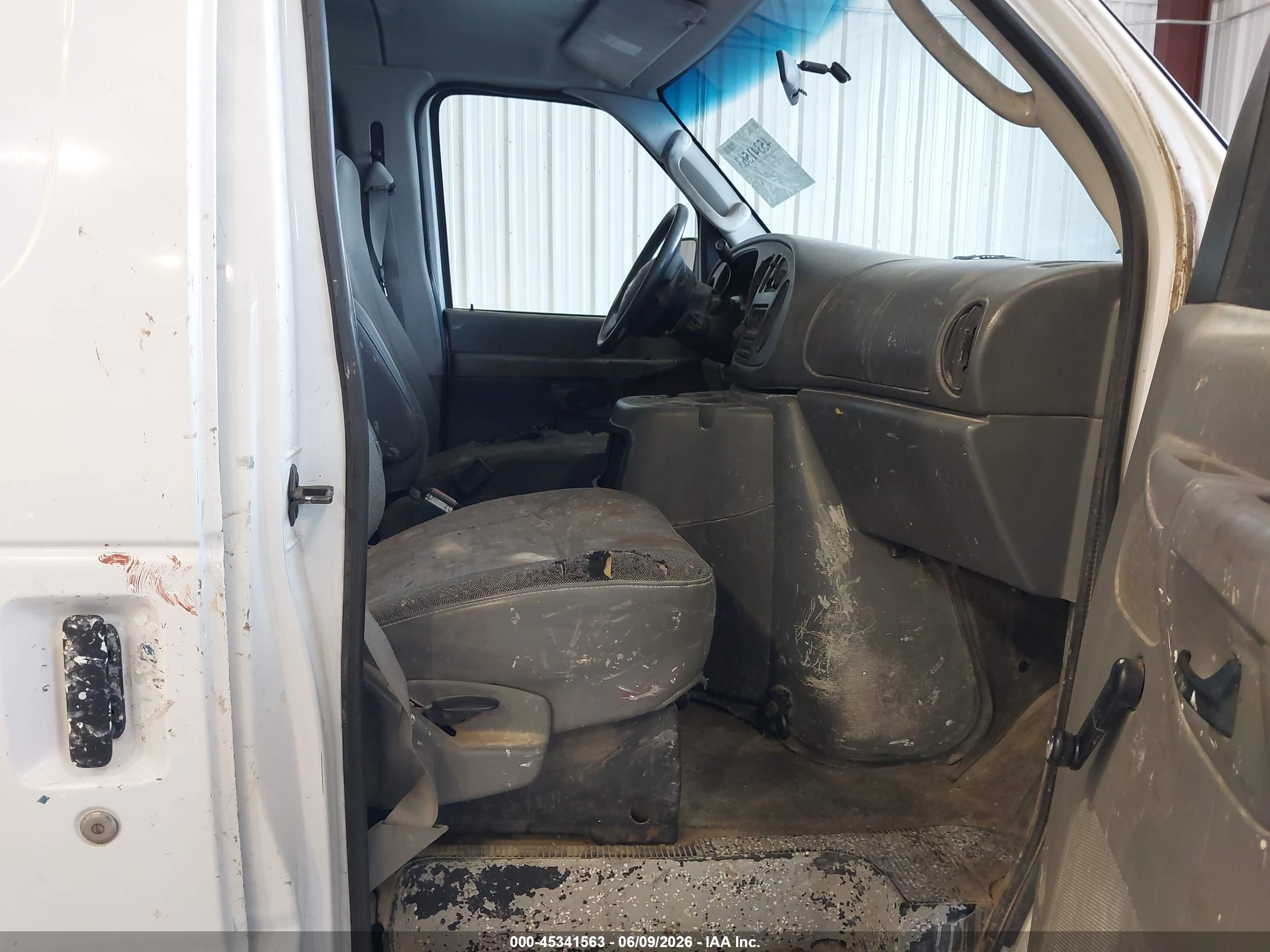 2003 Ford E-250 Commercial/recreational White vin: 1FTNS24L03HA23042