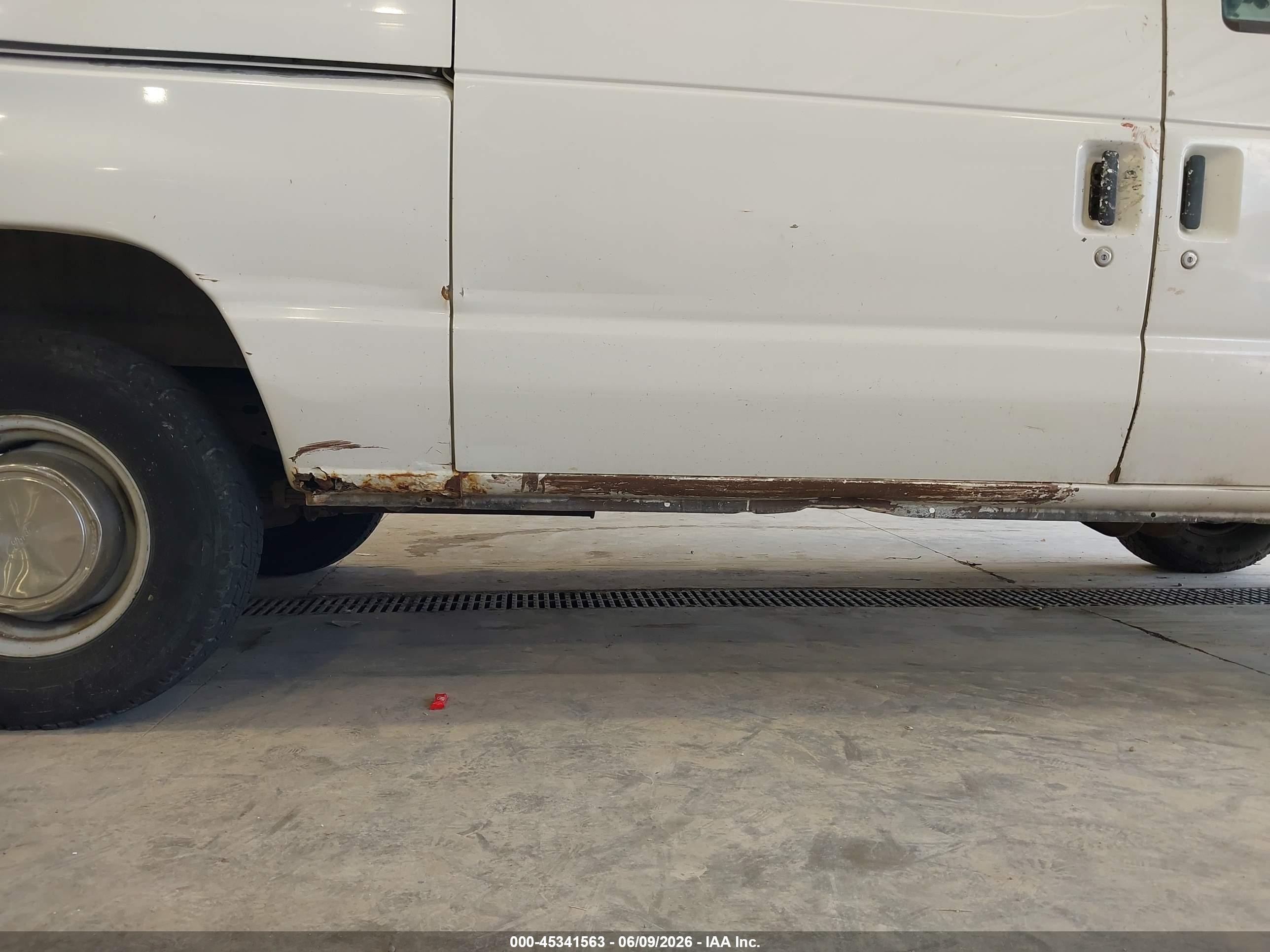 2003 Ford E-250 Commercial/recreational White vin: 1FTNS24L03HA23042