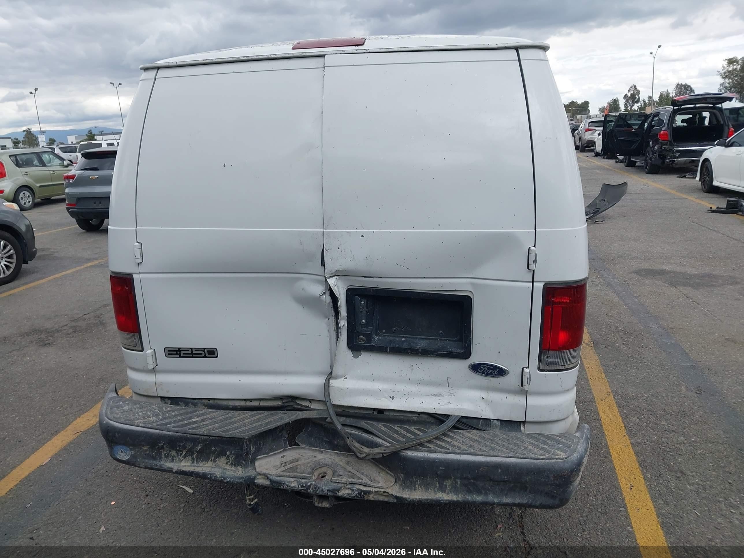 2003 Ford E-250 Commercial/recreational White vin: 1FTNS24L73HA12555