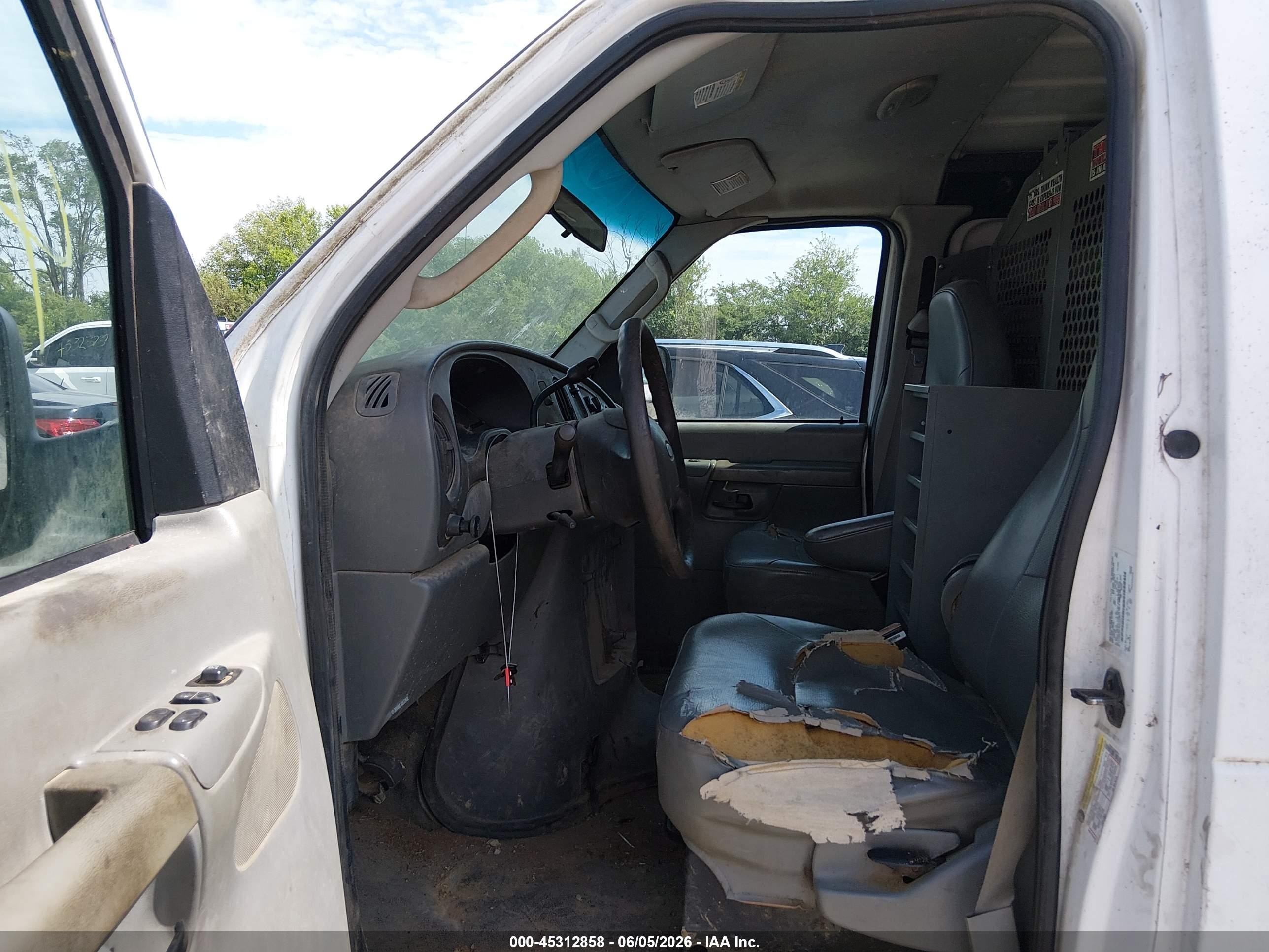 2006 Ford E-250 Commercial/recreational White vin: 1FTNS24L76HA07411