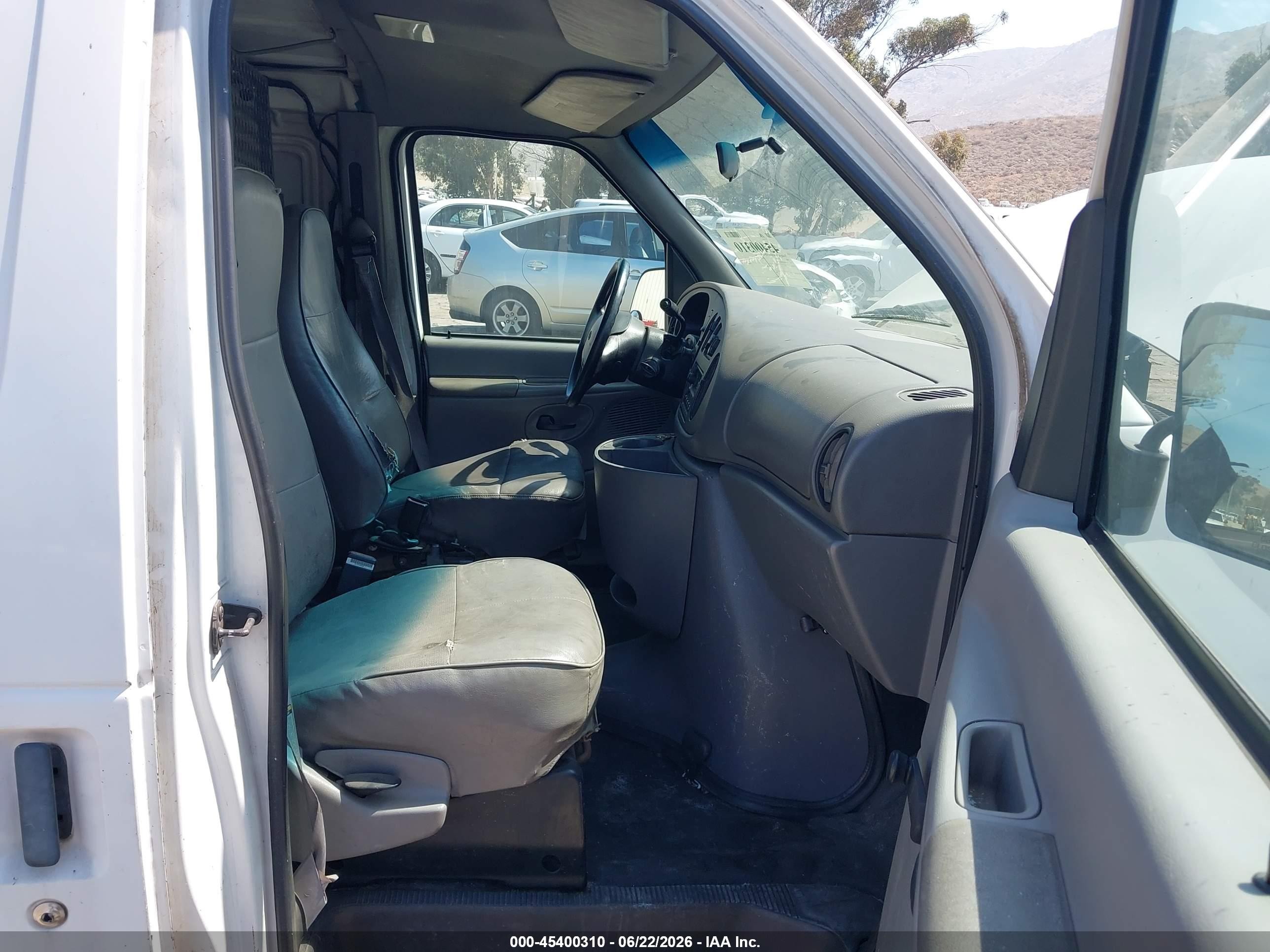 1998 Ford E-250 Commercial/recreational White vin: 1FTNS24L8WHC09240
