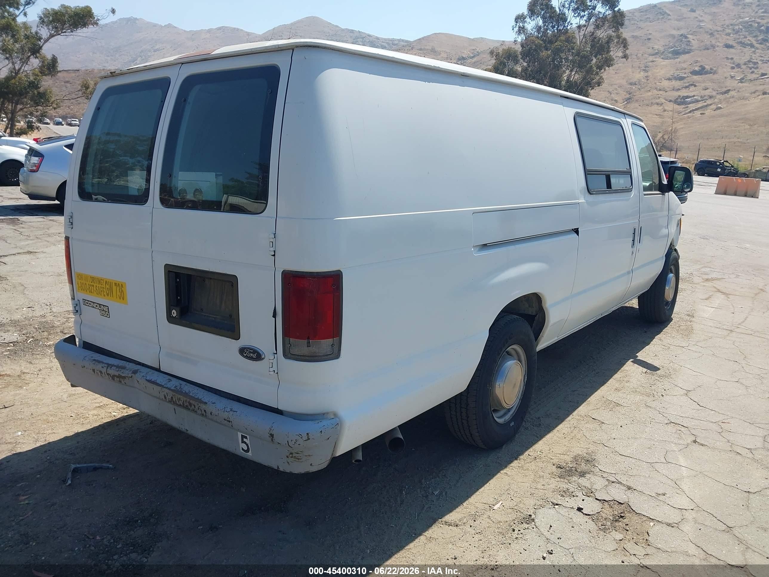 1998 Ford E-250 Commercial/recreational White vin: 1FTNS24L8WHC09240